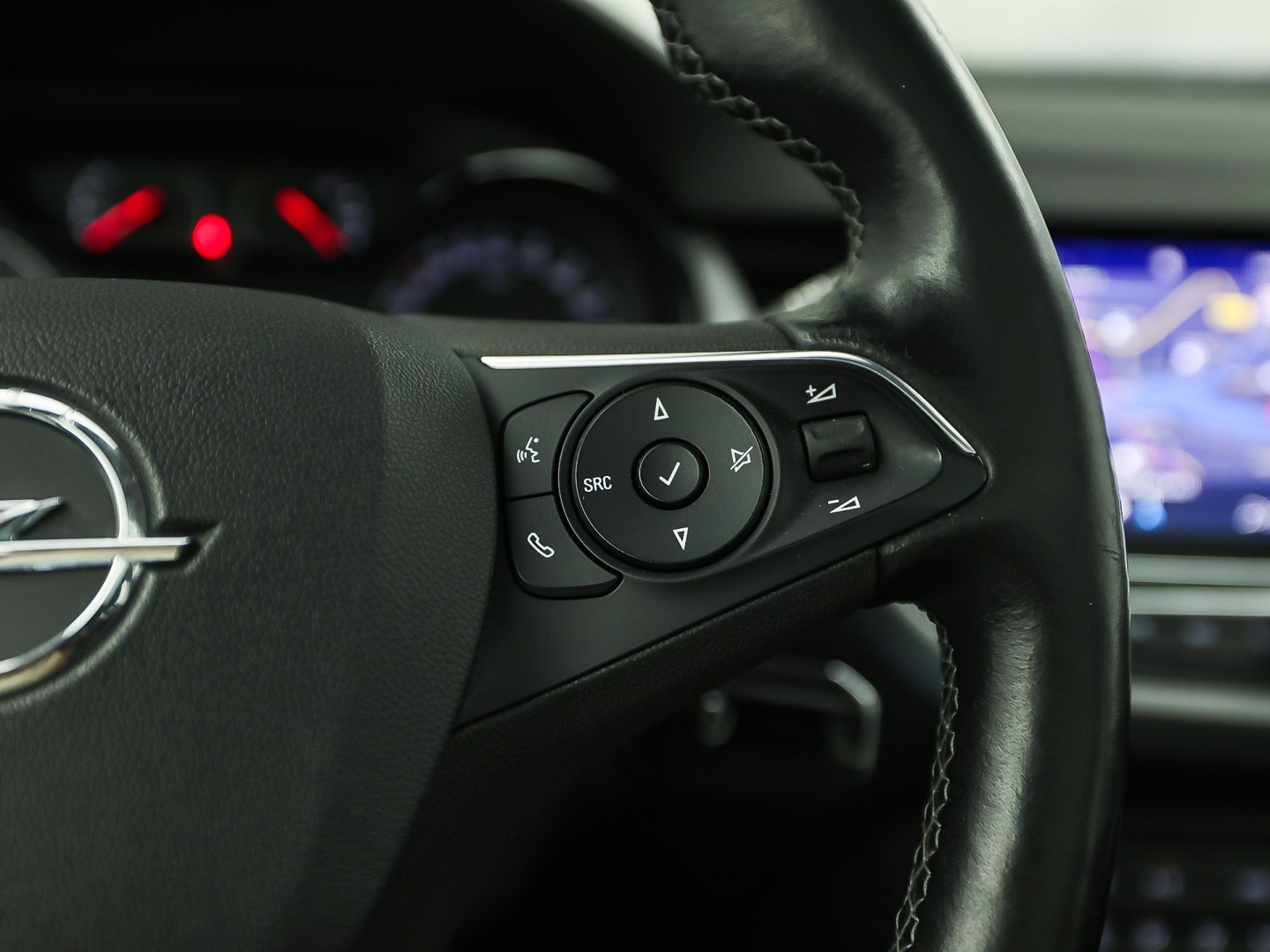 Opel Crossland X 1.2 Turbo Innovation Sport Automaat (PANORAMADAK, APPLE CARPLAY, GROOT NAVI, 360 CAMERA, STUUR/STOELVERWARMING, SPORTSTOELEN, TREKHAAK, LM VELGEN, NIEUWSTAAT)