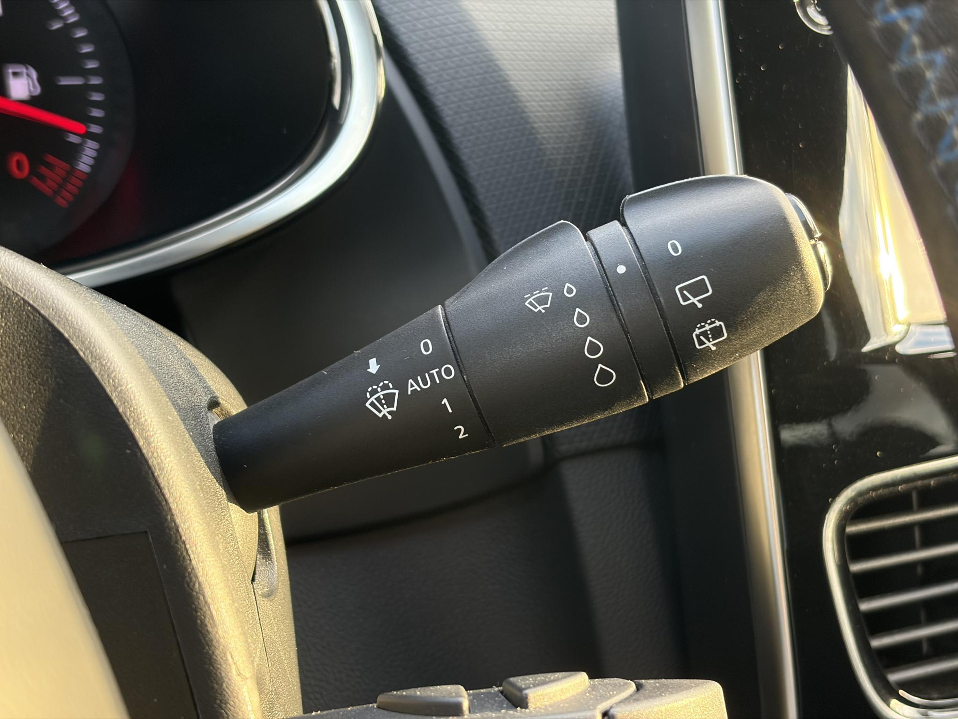 Renault Clio 1.2 TCe GT-Line Automaat l Navi l Keyless l Clima l Cruise l 120pk l 2e Eigenaar l N.A.P. l Pdc l 17''Lmv l Apk tot 03-2027