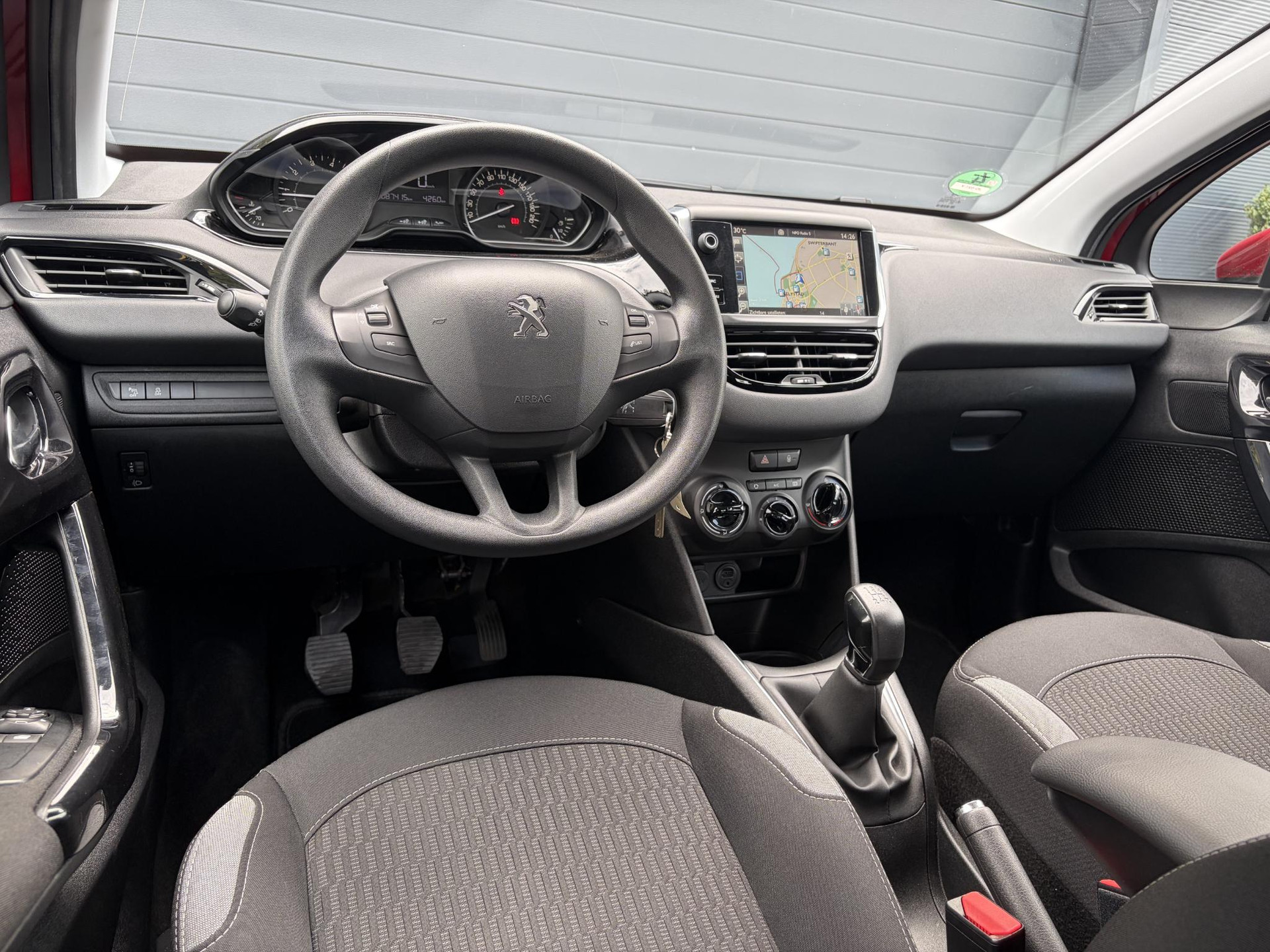 Peugeot 208 1.2 PureTech Blue Lion ✓D-riem vv in 2025✓1e Eigenaar✓Navi✓Carplay✓Trekhaak✓Recent beurt gehad✓Airco✓Cruise✓5 Deurs✓Pdc✓N.A.P✓Apk tot 03-2027