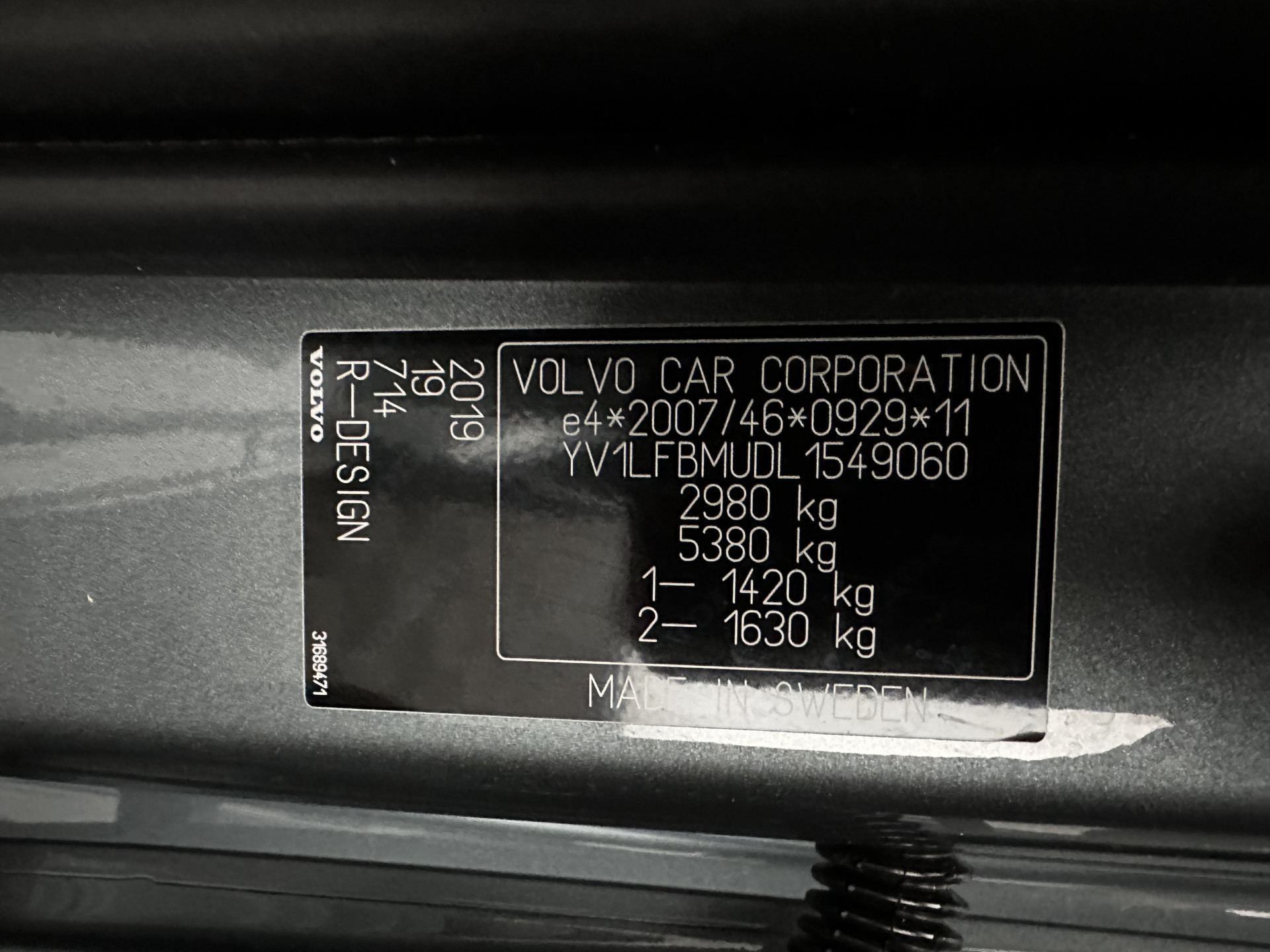 Volvo XC90 2.0 T8 R-Design Twin Engine AWD [ 7-Pers. ] (Plug-In) Aut. *PANO | LEATHER-ALCANTARA | FULL-LED | MEMORY-PACK | DIGI-COCKPIT | NAVI-FULLMAP | CARPLAY | ECC | HEATED-SPORTSEATS | LANE-ASSIST | PDC | HEAD-UP | TOWBAR | 20"ALU*