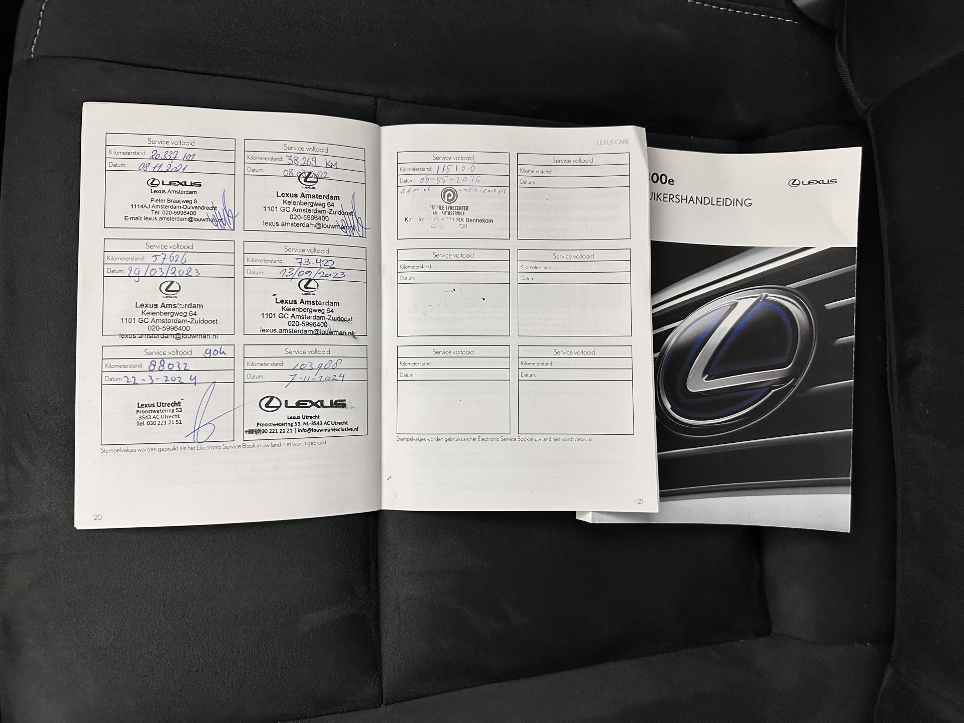 Lexus UX 300e Business 54 kWh (INCL-BTW) *HEATPUMP | MICROFIBRE | DIGI-COCKPIT | FULL-LED | NAVI-FULLMAP | DAB+ | KEYLESS | CAMERA | COMFORTSEATS | ECC | CARPLAY | SHIFTPADDLES | BLINDSPOT | ADAPTIVE-CRUISE | 17''ALU*