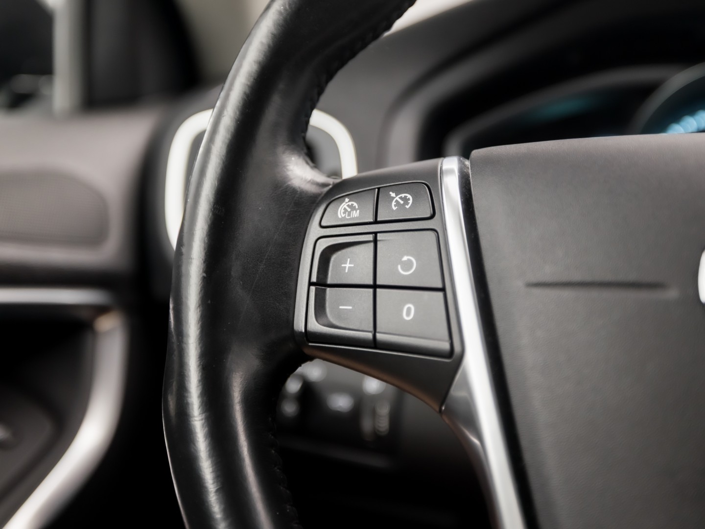 Volvo V40 Cross Country 1.6 T4 Sport 179Pk (NAVIGATIE, CLIMATE, TREKHAAK, SPORTSTOELEN, PARKEERSENSOREN, CRUISE, NIEUWSTAAT)