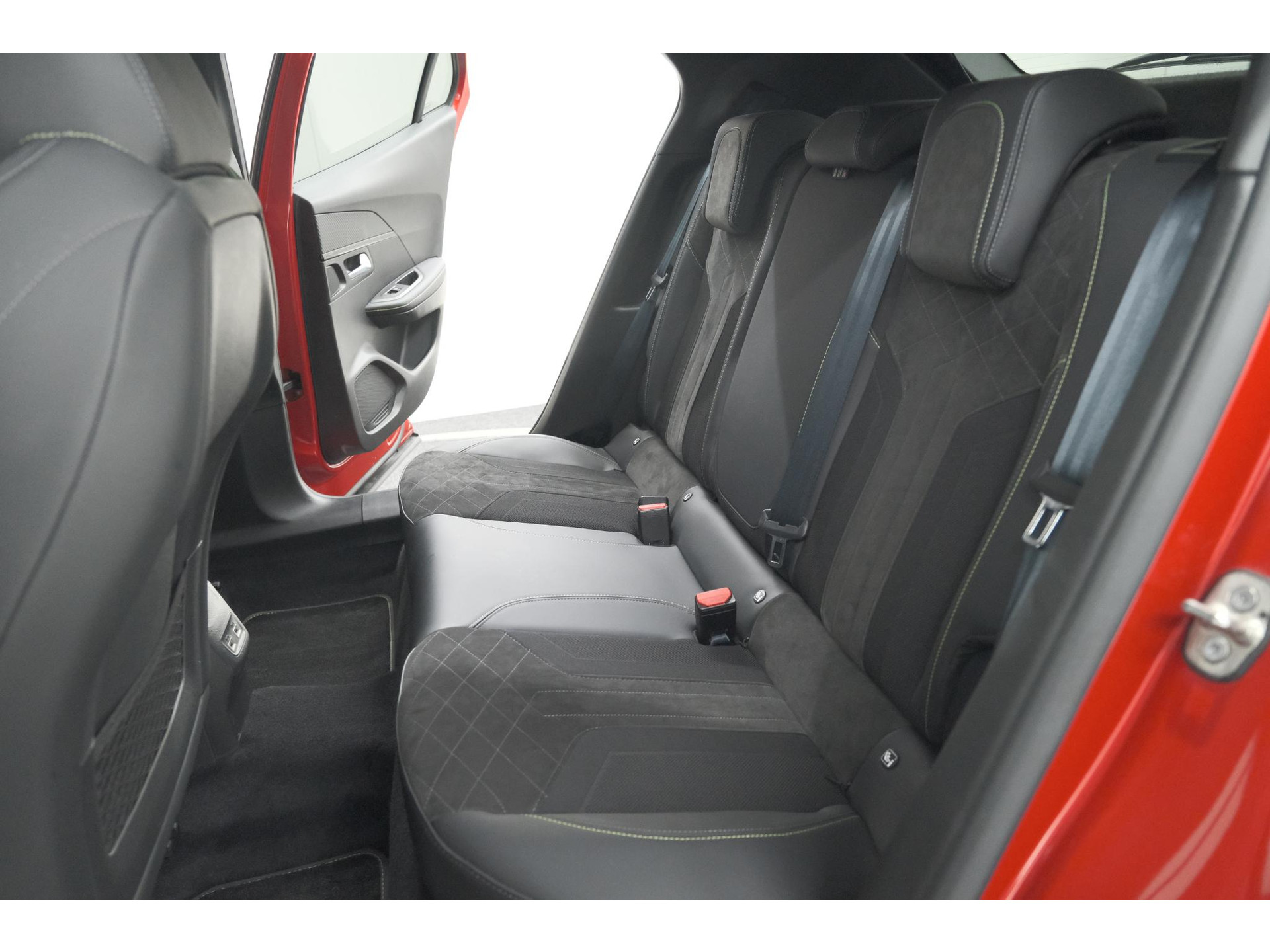 Peugeot 2008 PureTech 130 GT Pack | Panoramadak | Camera | Adaptieve Cruise Control | Stoelverwarming