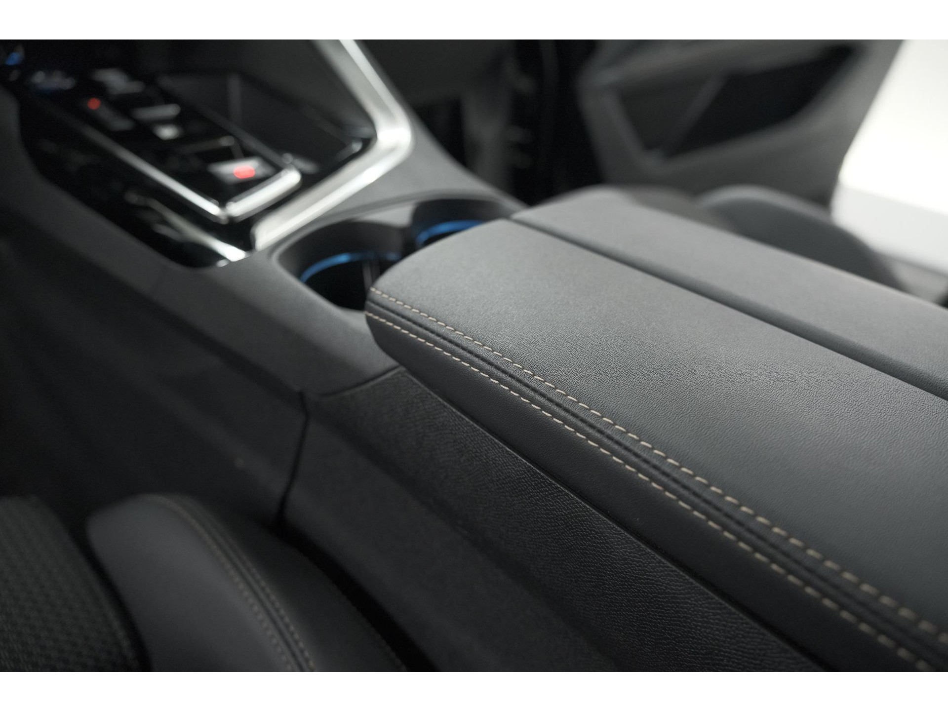 Peugeot 3008 1.2 Hybrid 136 GT | 360 Camera | Adaptieve Cruise Control | Elektronische Kofferklep | Navigatie