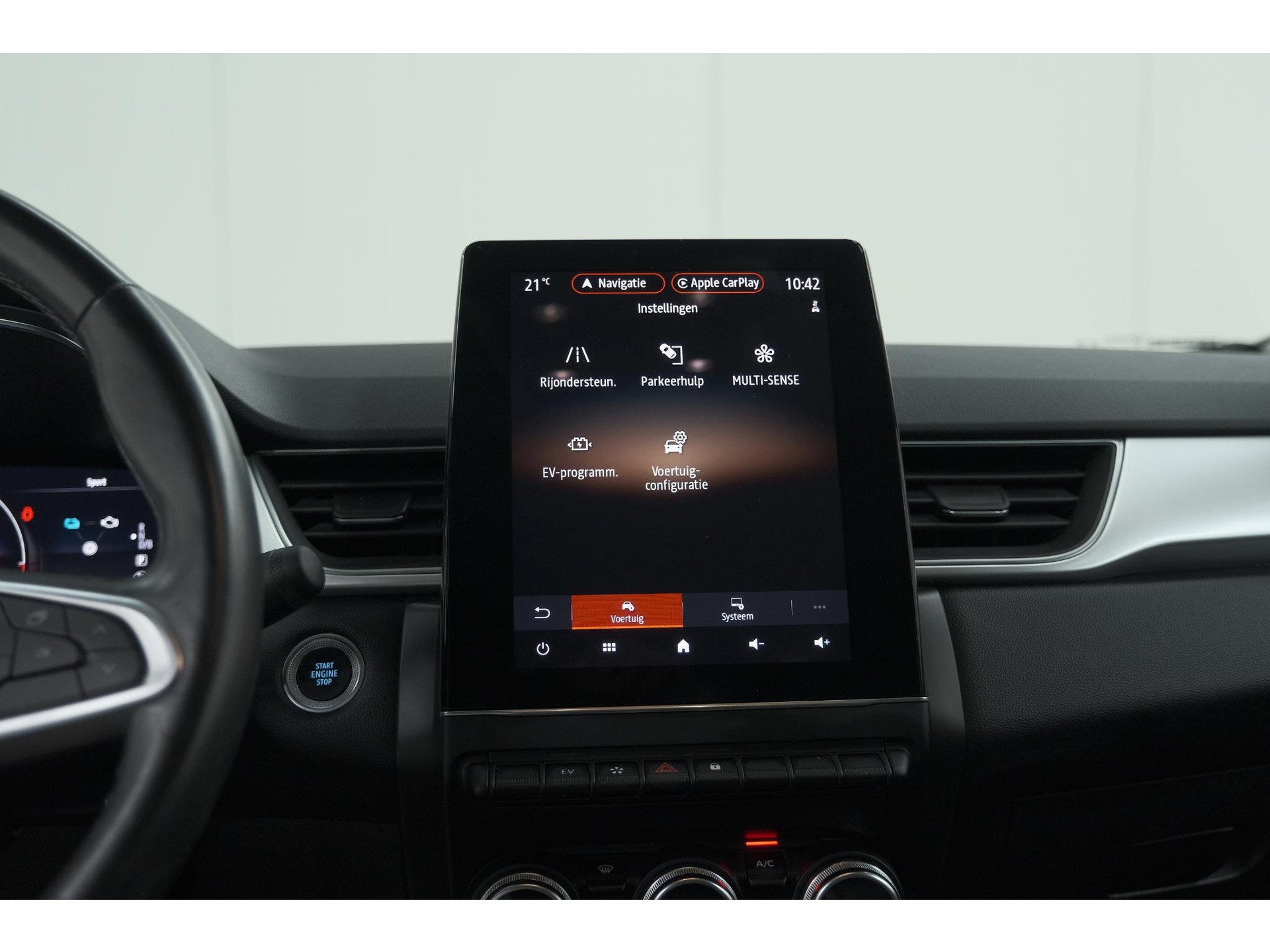 Renault Captur 1.6 E-Tech Plug-in Hybrid 160 Intens | Trekhaak | Camera | Adaptieve Cruise Control | Dodehoekdetectie