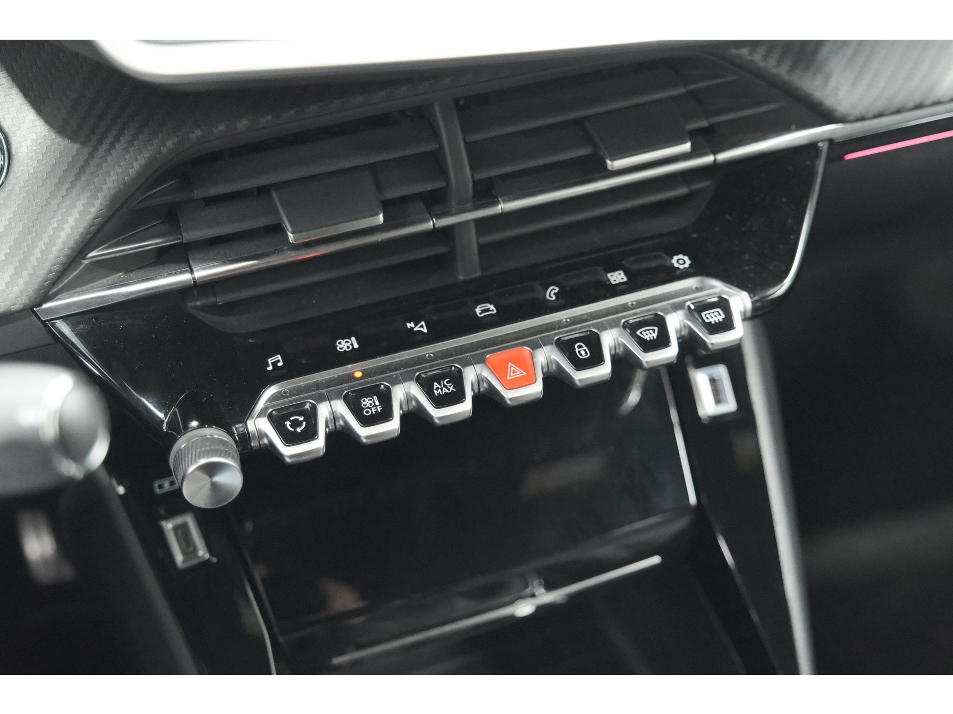 Peugeot 208 PureTech 100 GT | Camera | Navigatie | Sfeerverlichting | Apple Carplay | Parkeersensoren