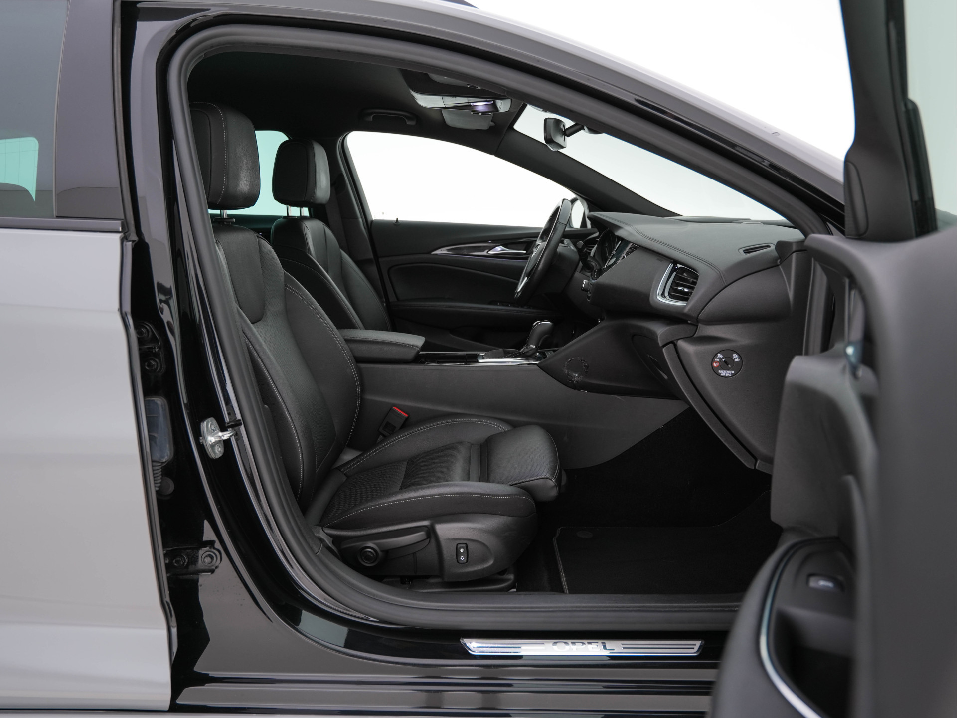 Opel Insignia Sports Tourer 2.0 Turbo GS-Sport-Line Aut. *FULL-LEATHER | BOSE-SOUND | HEAD-UP | ADAPT.CRUISE | FULL-LED | MEMORY-PACK | SPORT/HEATED/COOLED/MASSAGE-SEATS  | NAVI-FULLMAP | GREY-WRAPPED | KEYLESS | CAMERA | CARPLAY | LANE-ASSIST