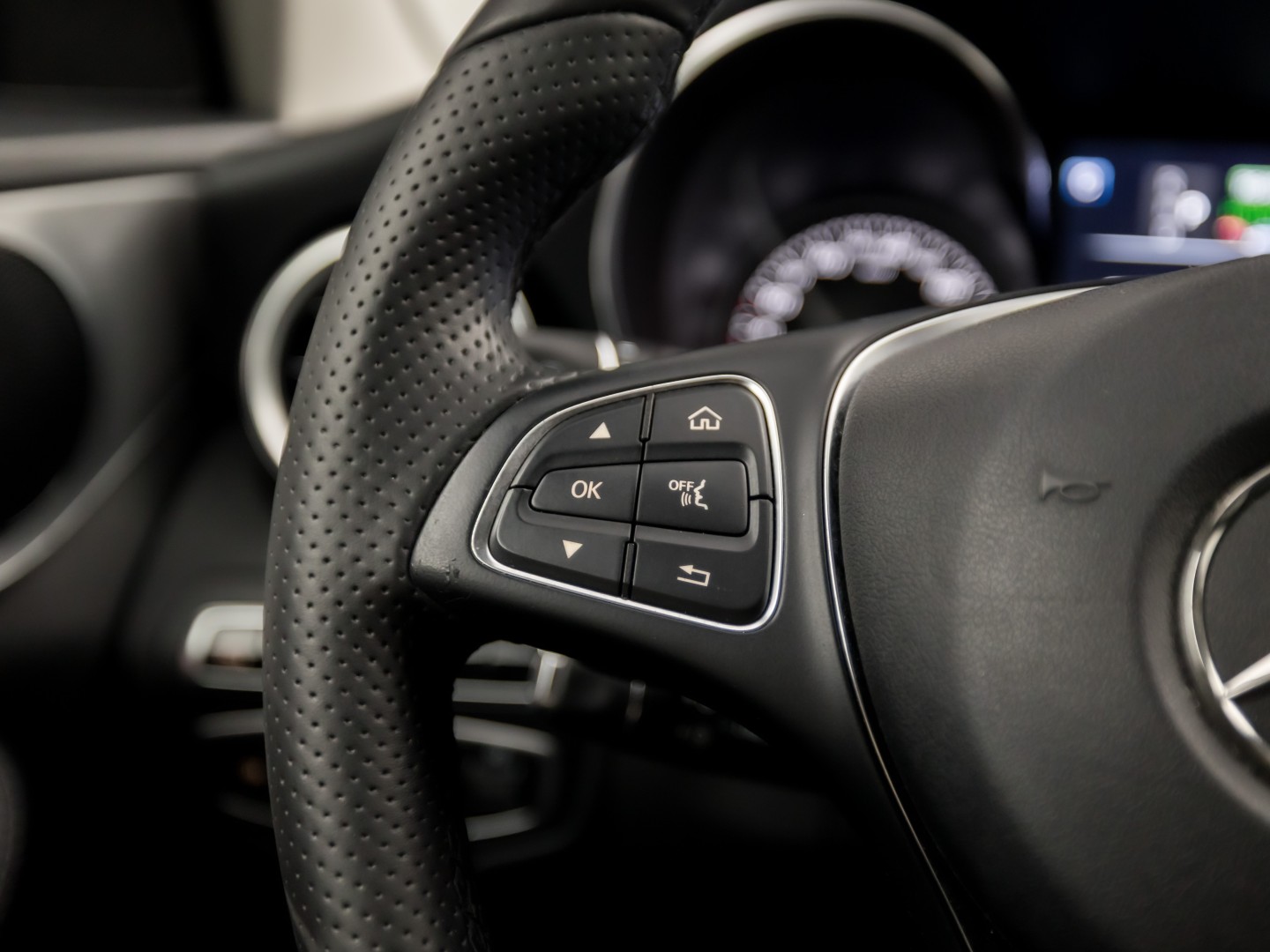 Mercedes-Benz C-Klasse 350 e AMG Sport 279Pk Automaat (NAVIGATIE, LUCHTVERING, ORG. NL, GETINT GLAS, ELEK SPORTSTOELEN, LEDER, CRUISE, KEYLESS START, TREKHAAK, NIEUWSTAAT)
