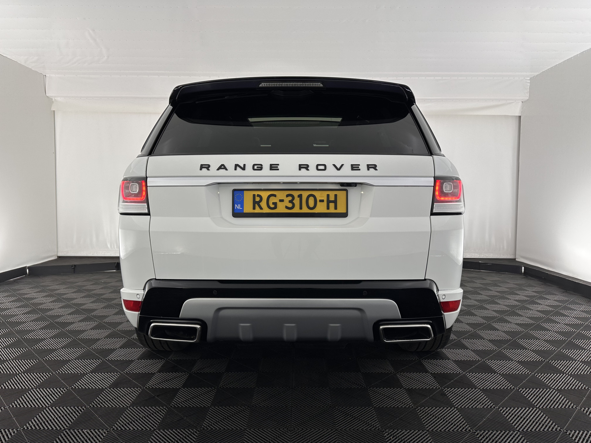 Land Rover Range Rover Sport 3.0 TDV6 HSE Dynamic Aut. *PANO | DIGI-COCKPIT | LEATHER | XENON | NAVI-FULLMAP | CAMERA | AIRSUSPENSION | ECC | PDC | HEATED-SPORTSEATS | MERIDIAN-SOUND | SHIFTPADDLES | PRIVACYGLASS | CRUISE | 21''ALU*