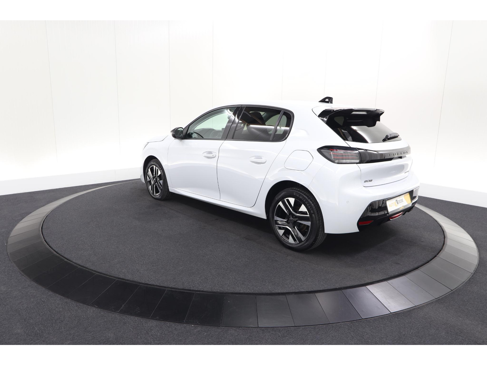 Peugeot 208 1.2 Hybrid 110 e-DCS6 Allure | Climate Control | Apple Carplay | Parkeersensoren