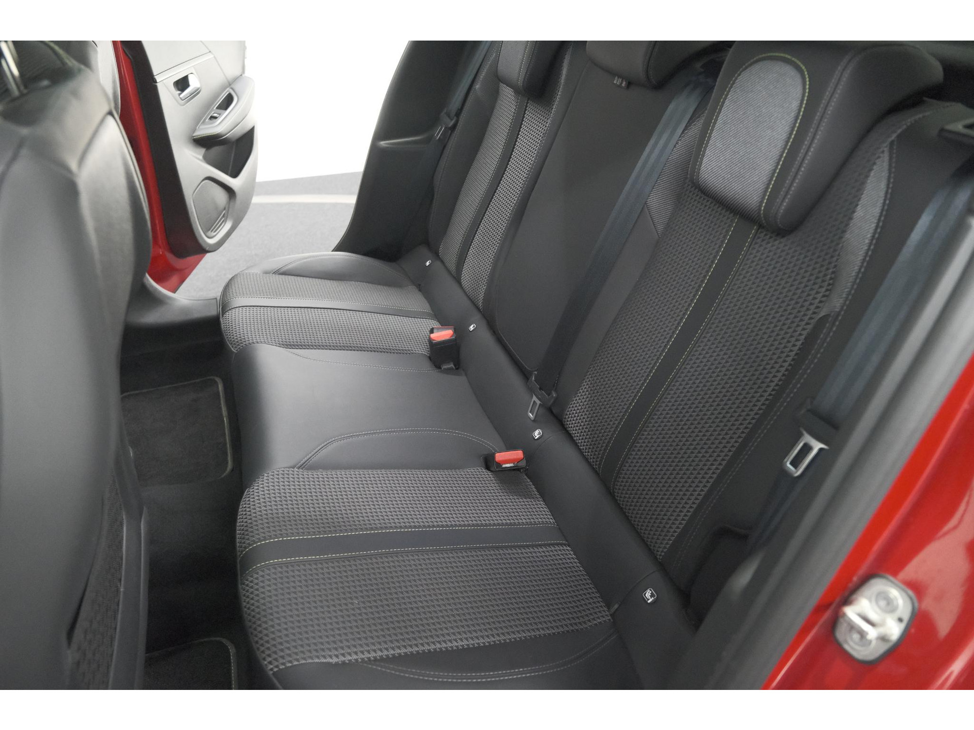 Peugeot 208 PureTech 130 EAT8 GT | Panoramadak | Camera | Apple Carplay | Stoelverwarming