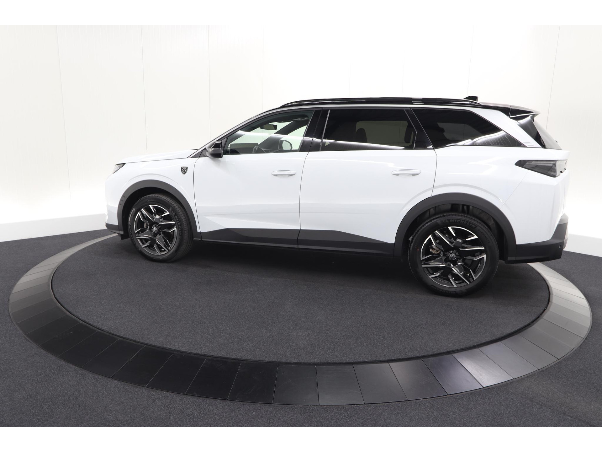 Peugeot 5008 1.2 Hybrid 136 GT 7p | Adaptieve Cruise Control | Camera | Elektrische Kofferklep | Stoelverwarming