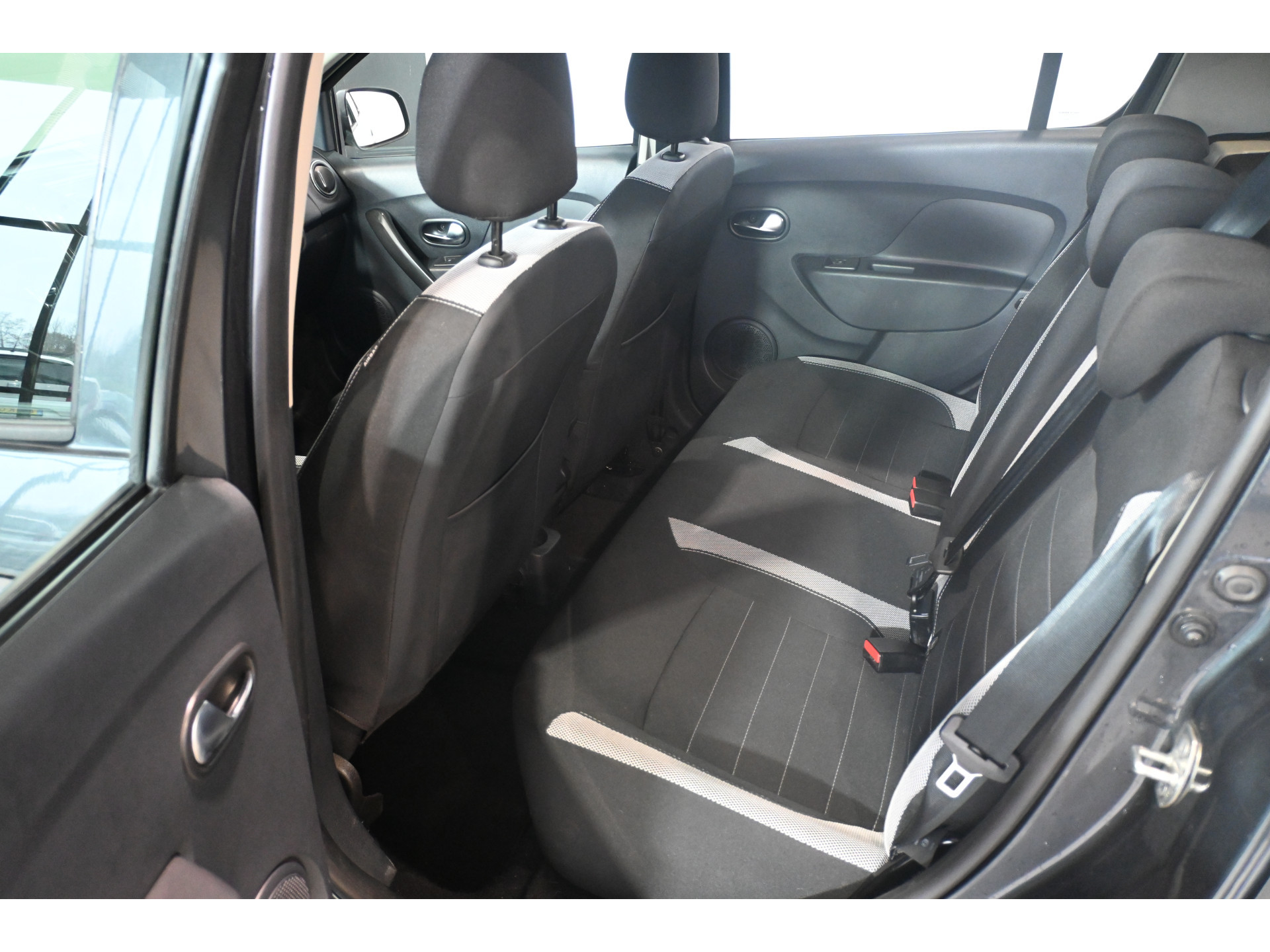 Dacia Sandero 0.9 TCe Stepway Tech Road Airco Navigatie Trekhaak Goed Onderhouden! Inruil Mogelijk!