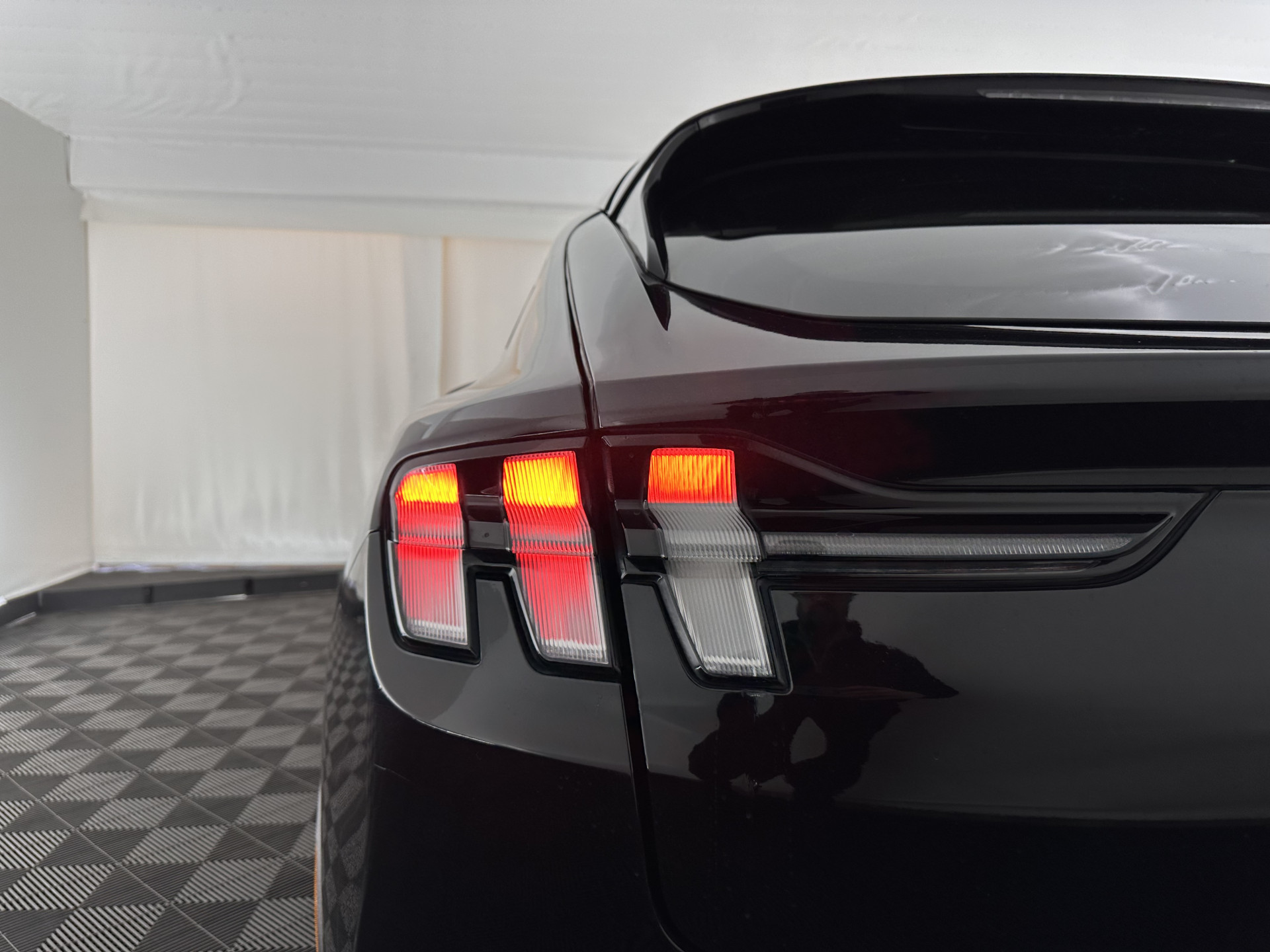 Ford Mustang Mach-E RWD 75 kWh [ 3-Fase-11kW ] {SOH-84%} (INCL-BTW) *LEATHER | FULL-LED | DAB | DIGI-COCKPIT | KEYLESS | NAVI-FULLMAP | CARPLAY | HEATED-COMFORTSEATS | TOPVIEW | ADAPTIVE-CRUISE | PRIVACY-GLASS | 18'' ALU*