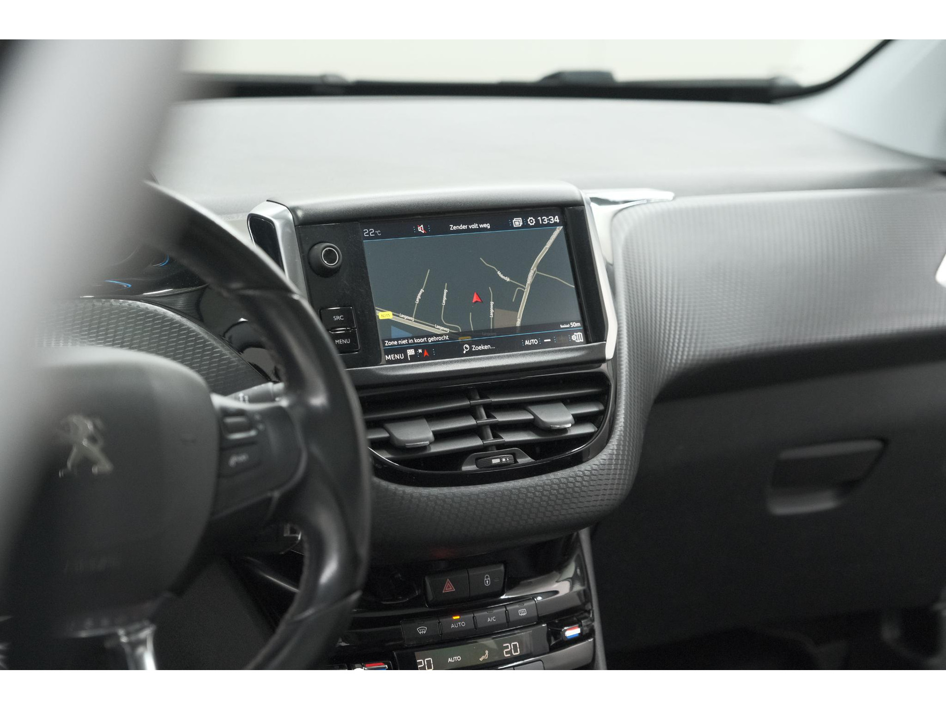 Peugeot 2008 PureTech 110 Allure | Panoramadak | Apple Carplay | Navigatie | Parkeersensoren