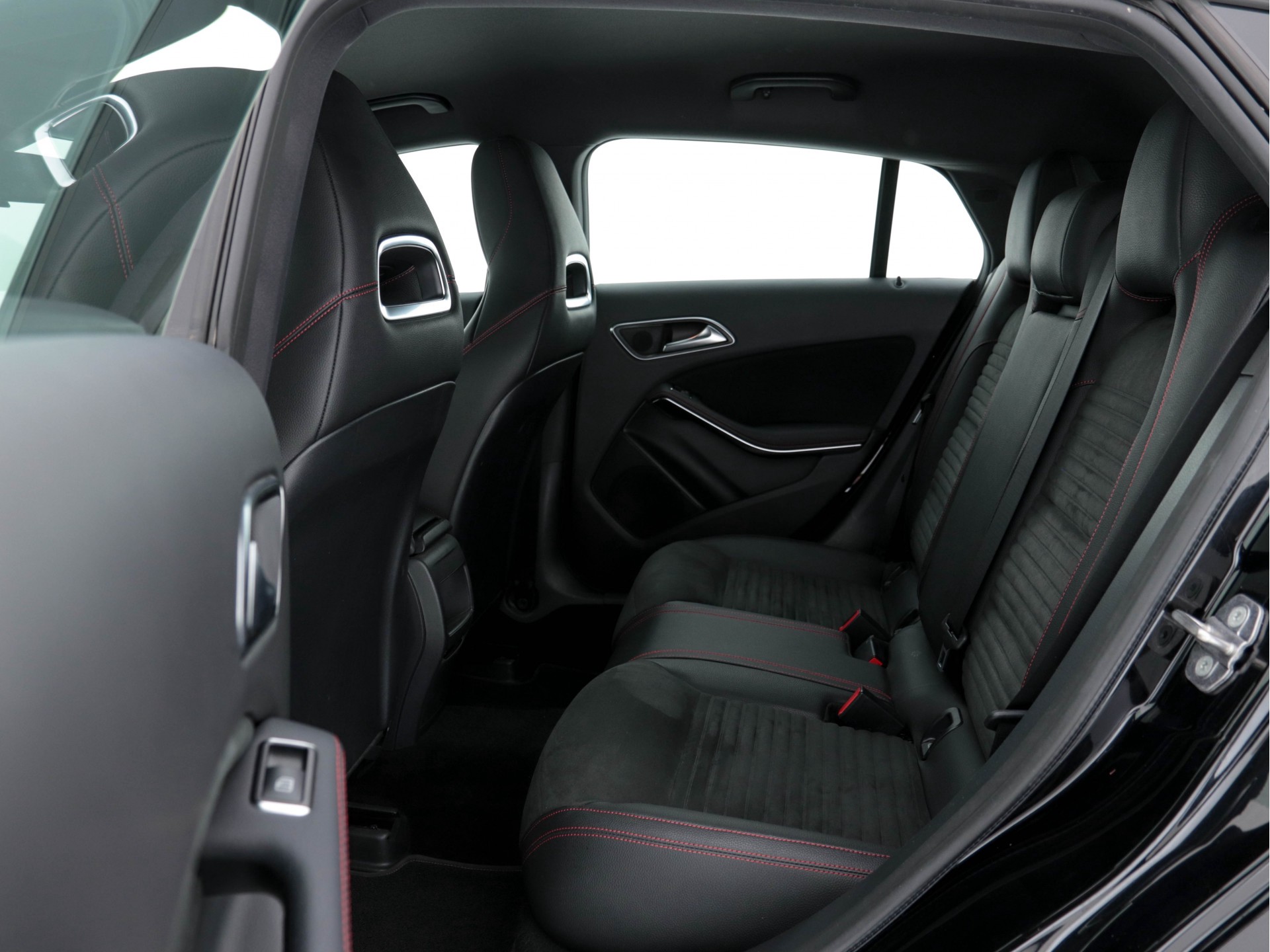 Mercedes-Benz CLA-klasse Shooting Brake 180 AMG-Line Business Solution (INCL-BTW) Aut. *NAVI-FULLMAP | FULL-LED | LEATHER-MICROFIBRE | CAMERA | ECC | PDC | CRUISE | SPORT-SEATS | SHIFT-PADDLES | 18"ALU*