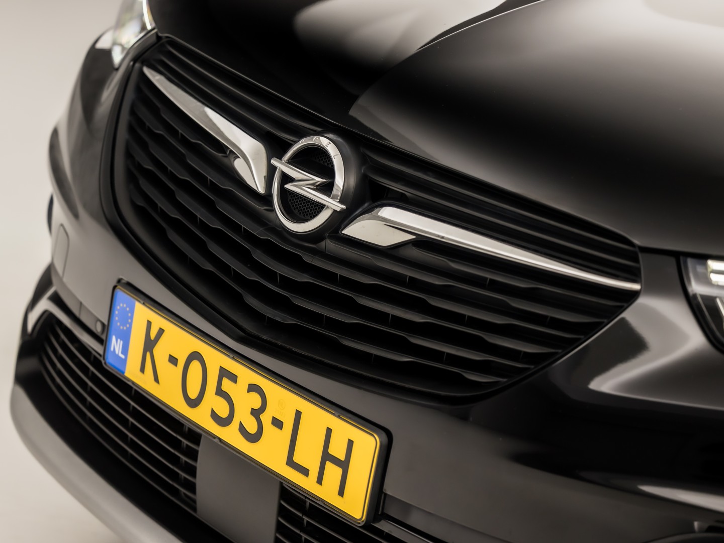 Opel Grandland X 1.2 Innovation Turbo Sport (APPLE CARPLAY, GROOT NAVI, CLIMATE, LEDER, CAMERA, SPORTSTOELEN, GETINT GLAS, CRUISE, NIEUWSTAAT)