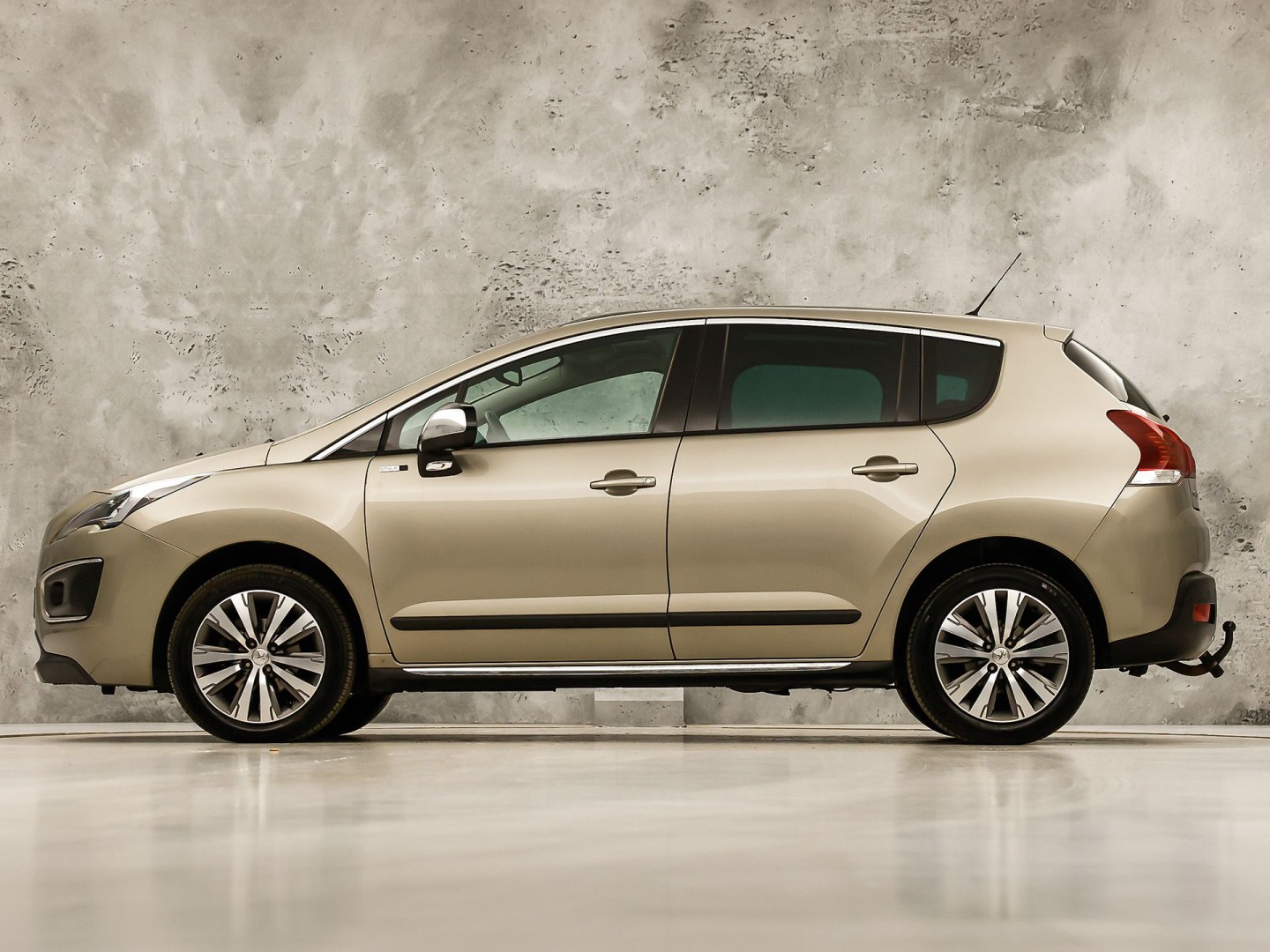 Peugeot 3008 1.2 PureTech Sport (PANORAMADAK, NAVIGATIE, CLIMATE, GETINT GLAS, SPORTSTOELEN, CRUISE, PARKEERSENSOREN, NIEUWSTAAT)