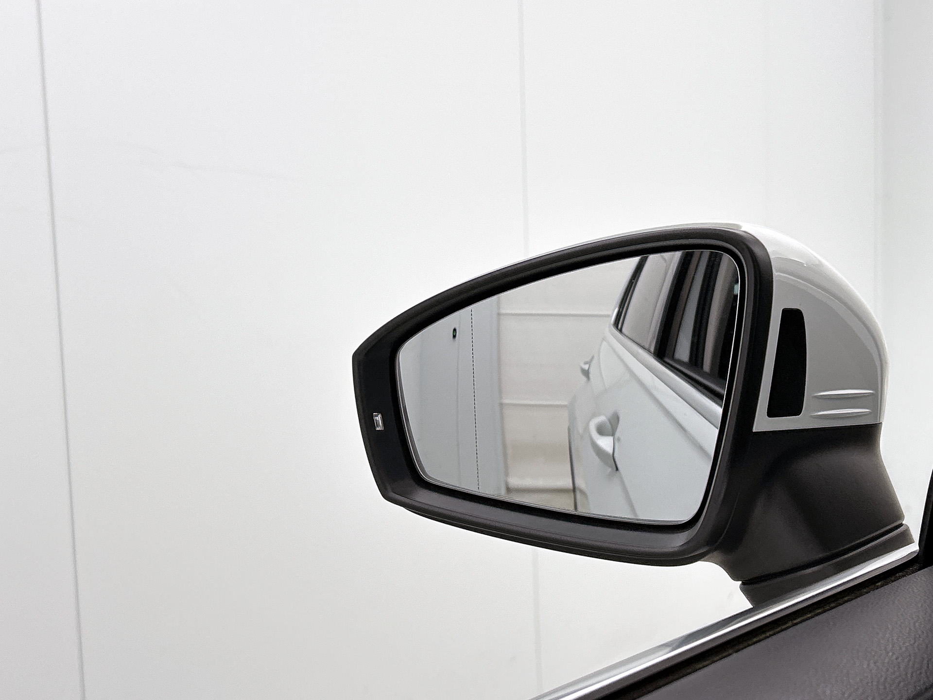 Volkswagen Tiguan 2.0 TSI 4Motion Highline Business R | PANORAMA | HEAD UP | ADAPTIVE | ELEKTR. A-KLEP | STOELVERW. | NAVI |