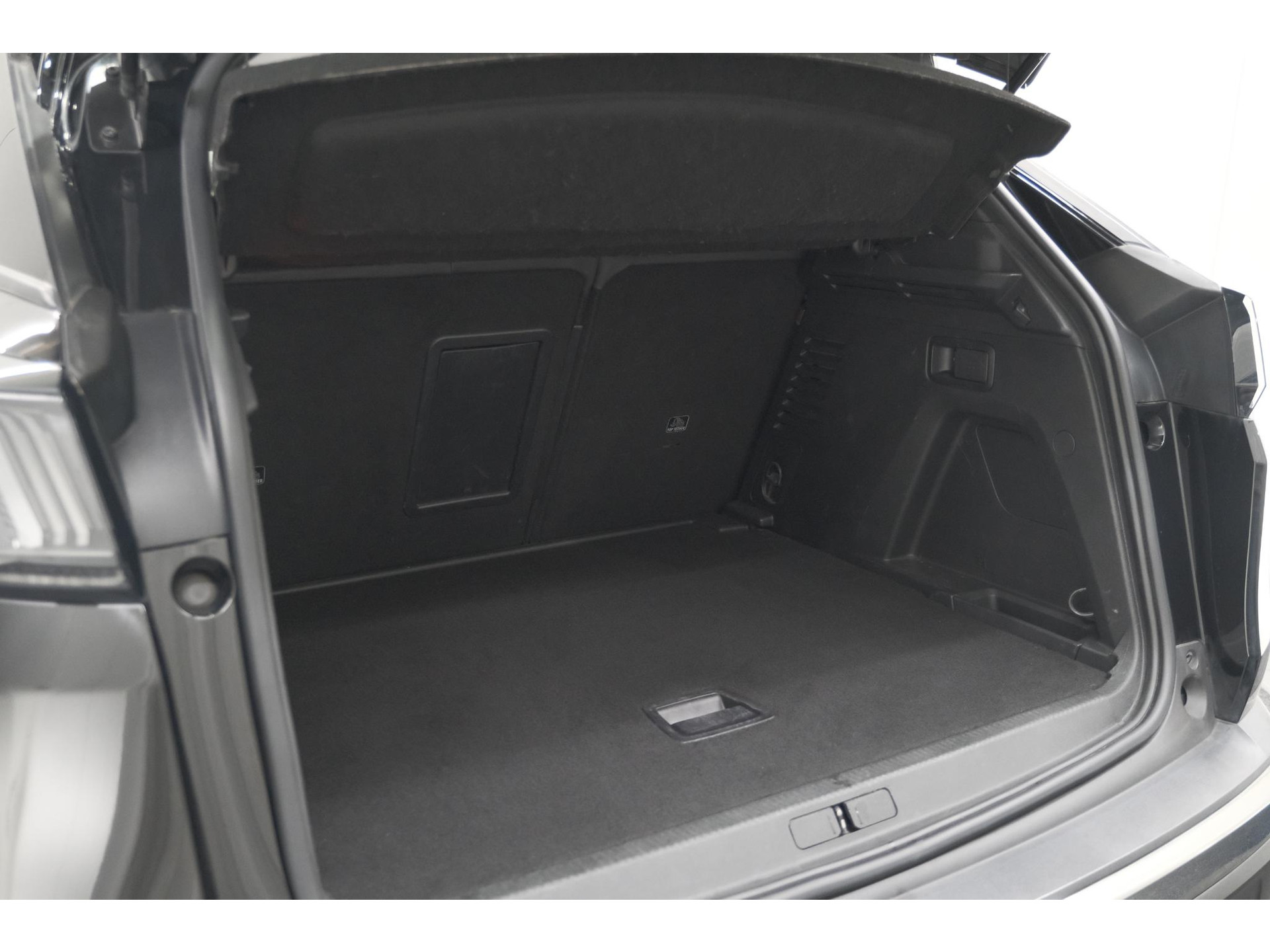 Peugeot 3008 PureTech 130 Allure | Trekhaak | Camera | Dodehoekdetectie | Navigatie