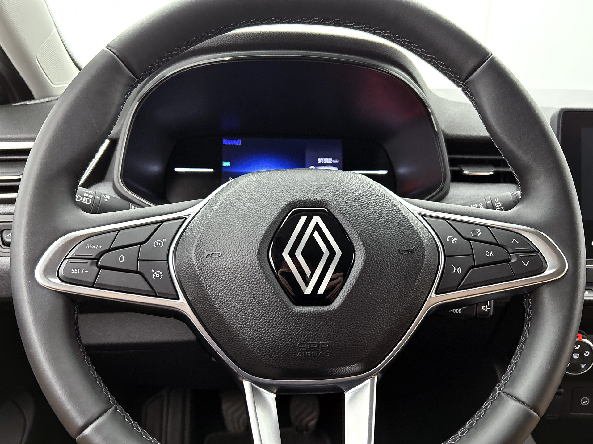 Renault Clio TCe 90PK GPF evolution | CAMERA | NAVI | DEALER ONDERHOUDEN | STOEL VERWARM. | PARK. SENSOREN | CARPLAY