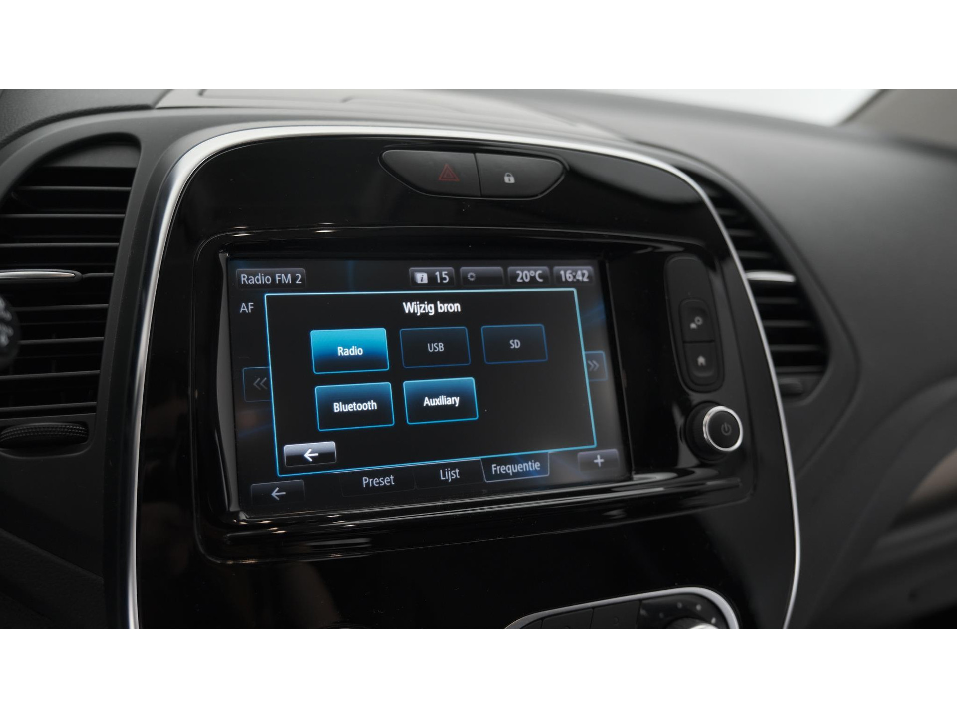 Renault Captur 1.3 TCe Intens | Trekhaak afneembaar | Navigatie | Parkeersensoren