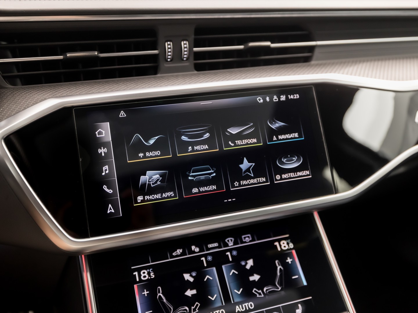 Audi A6 55 TFSI e Quattro S-Line Competition 367Pk Automaat (PANORAMADAK, CARBON PACK, BANG&OLUFSEN, APPLE CARPLAY, CAMERA, MEMORY SEATS, GETINT GLAS, HEAD-UP DISPLAY, ADAPTIVE CRUISE, SFEERVERLICHTING, NIEUWSTAAT)