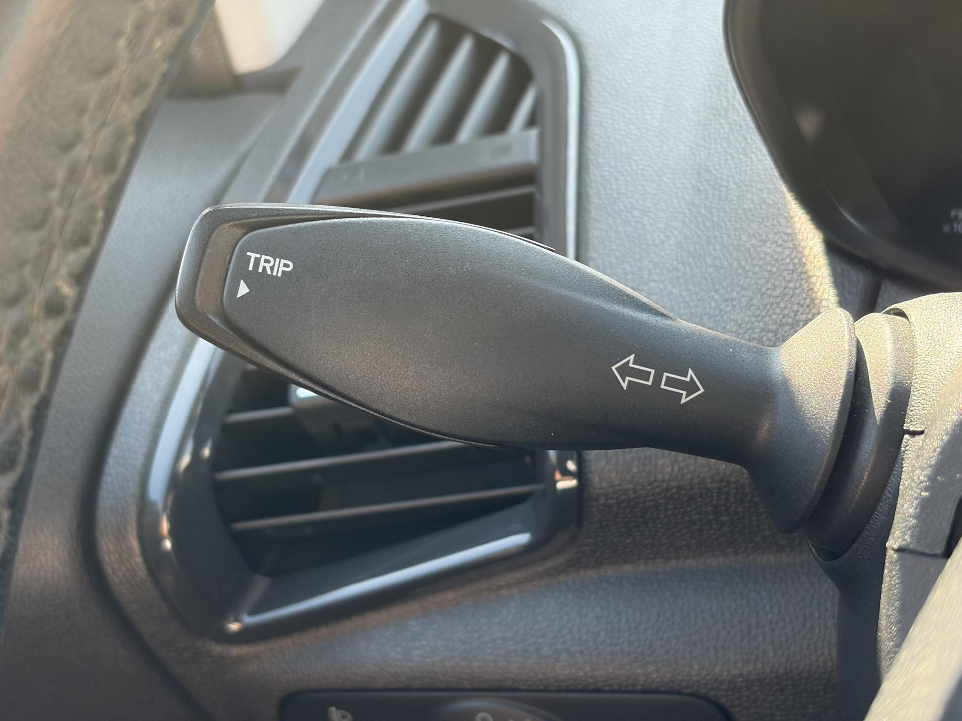 Ford EcoSport 1.0 EcoBoost Titanium Clima,Cruise,Pdc,Lm velgen,125pk,Bluetooth,N.A.P,Apk tot 09-2027