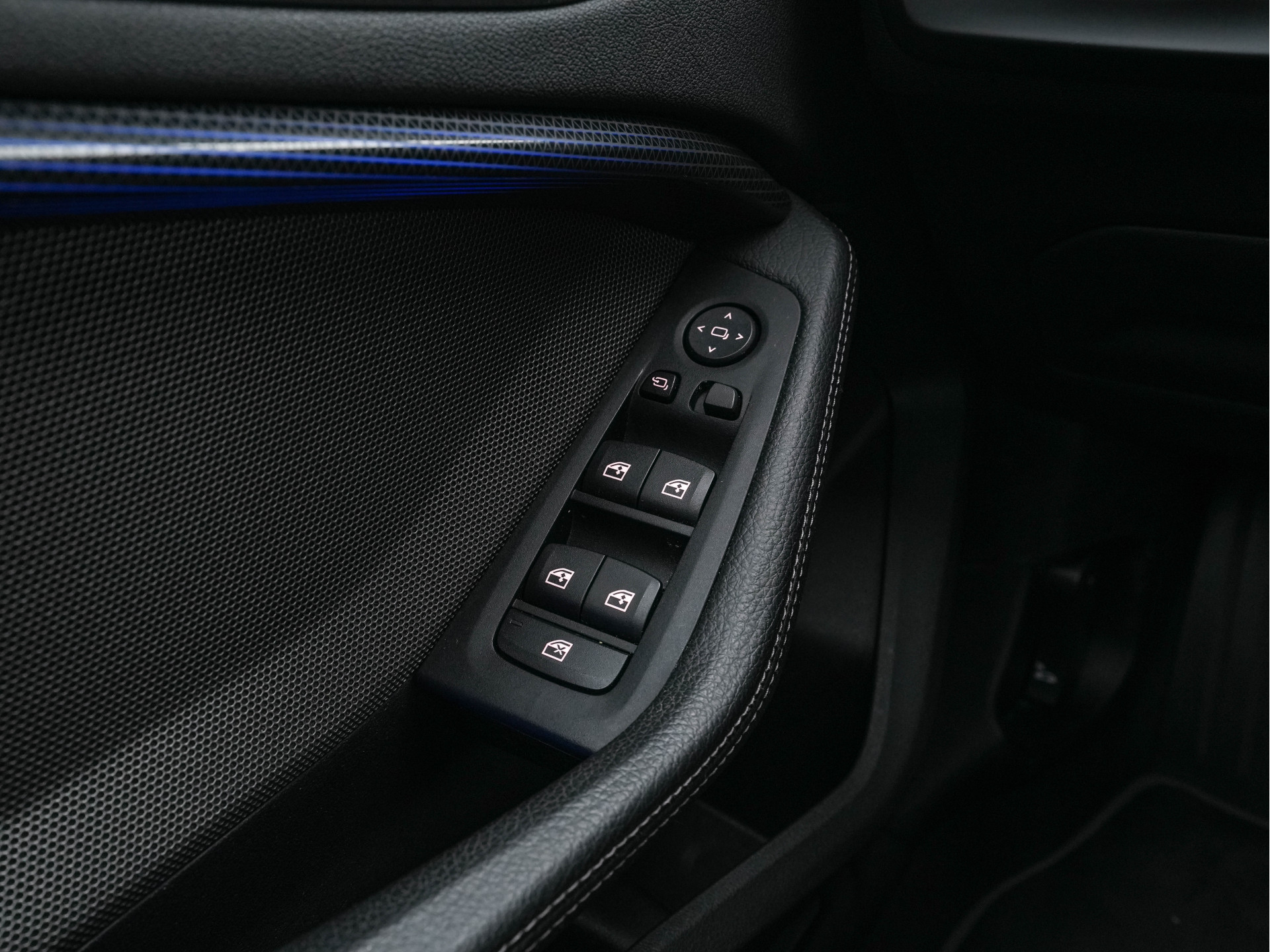 BMW 1-serie 118i High Executive Edition Sport-Line (INCL-BTW) *LEATHER | DIGI-COCKPIT | HARMAN/KARDON-AUDIO | FULL-LED | KEYLESS | NAVI-FULLMAP | DAB | CAMERA | ECC | CARPLAY | PDC | AMBIENT-LIGHT | CRUISE | SPORT-SEATS | 17"ALU*