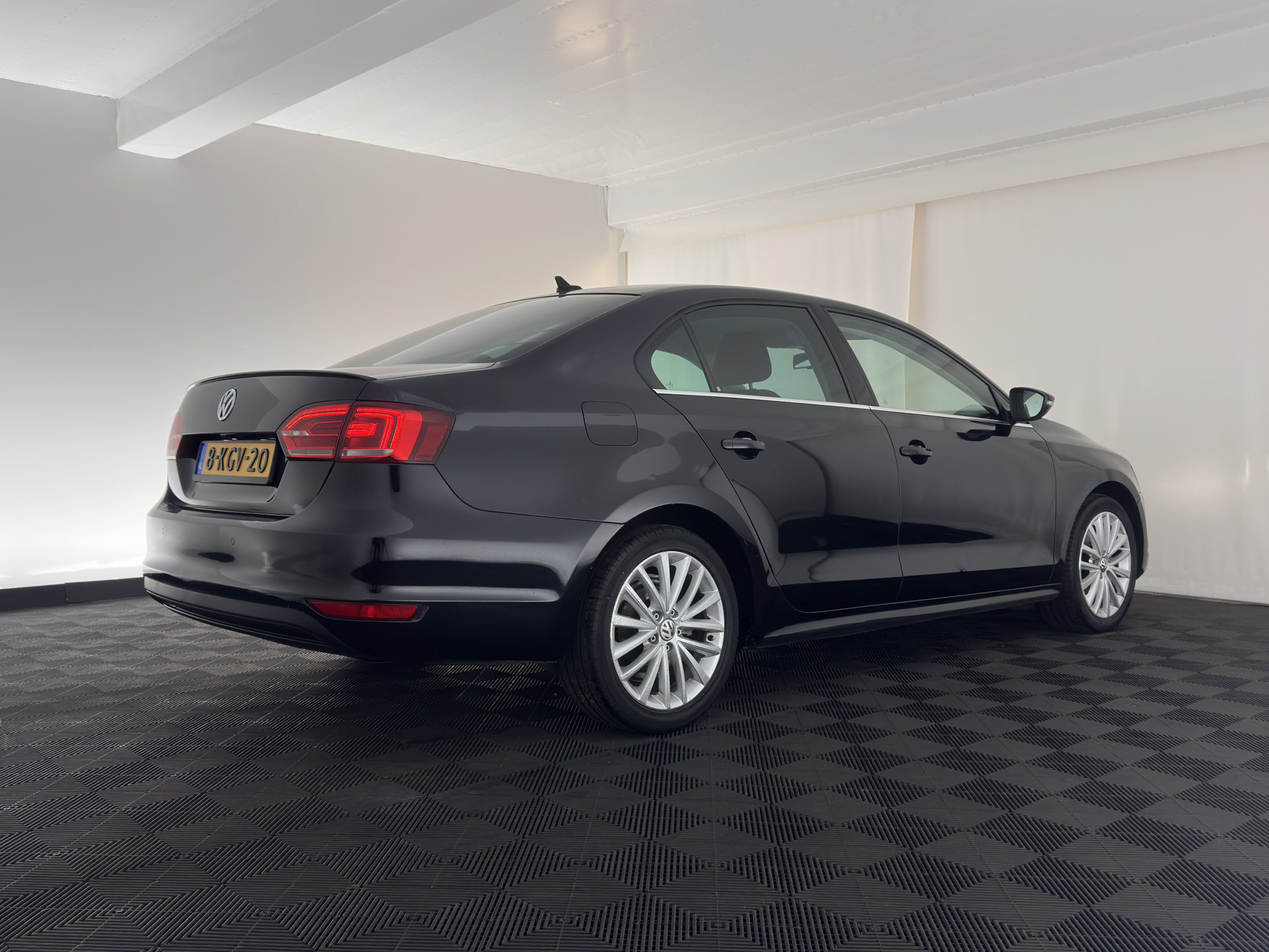 Volkswagen Jetta 1.4 TSI Hybrid Highline Aut. *XENON | NAVI-FULLMAP | COMFORT-SEATS | PRIVACY-GLASS | SHIFT-PADDLES |  ECC | PDC | CRUISE | 17''ALU*