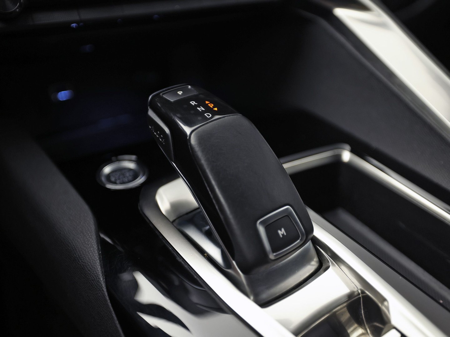 Peugeot 5008 1.2 PureTech GT-Line 7 Persoons Automaat 131Pk (GROOT NAVI, APPLE CARPLAY, 360 CAMERA, SPORTSTOELEN, KEYLESS, VIRTUAL DASHBOARD, LM VELGEN, NIEUWE APK)