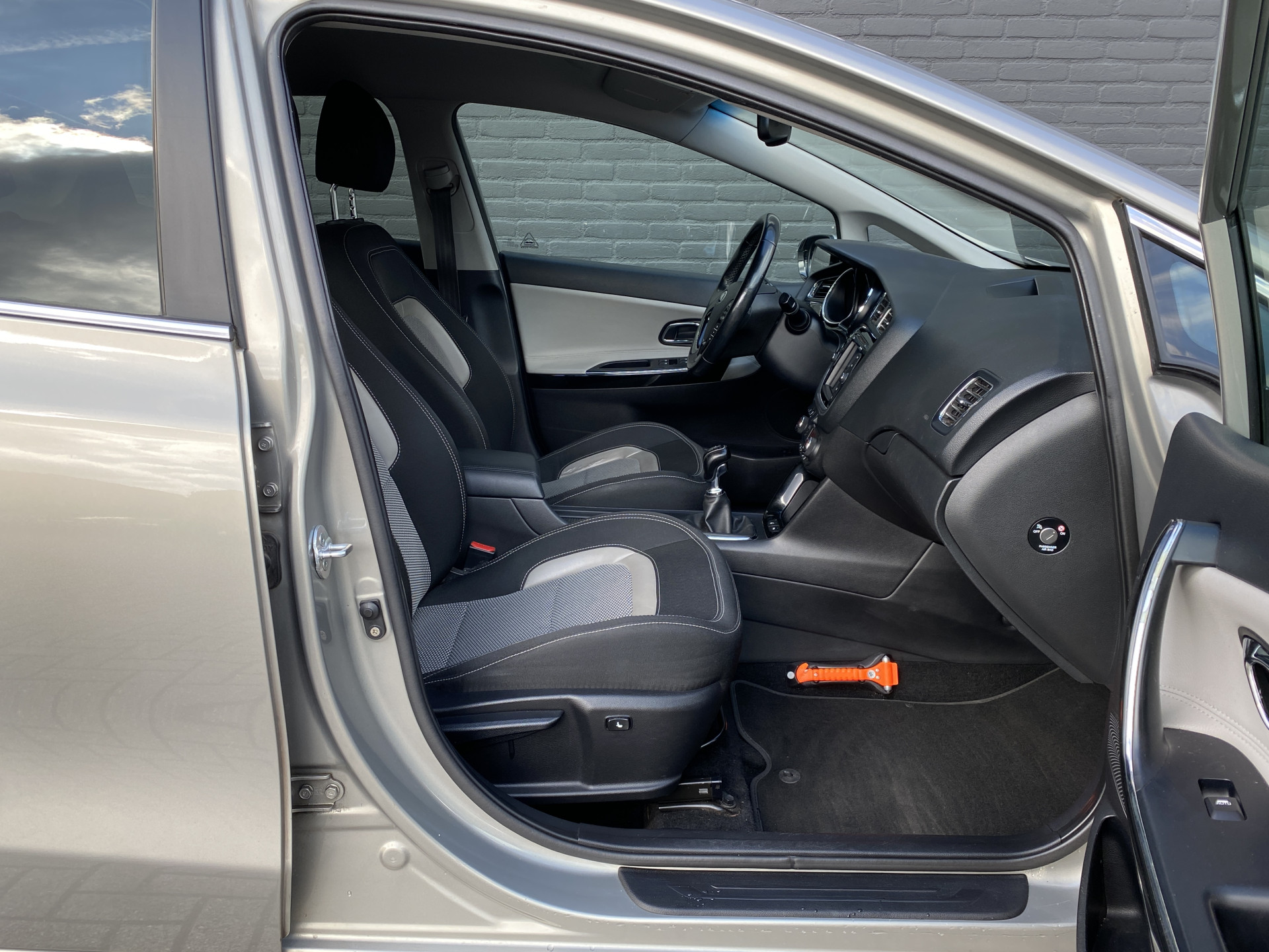 Kia Cee'd 1.6 GDI Super Pack 136 pk | navigatie | trekhaak | all season banden | keyless go | camera