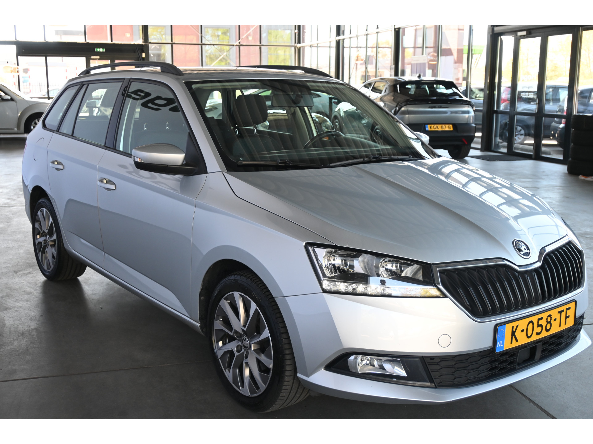 ŠKODA Fabia Combi 1.0 TSI Business Edition Airco Navigatie LED Cruise Control 1e Eigenaar Rijklaarprijs! Inruil Mogelijk!