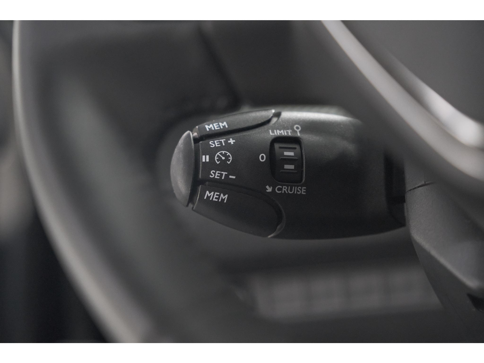 Peugeot 208 PureTech 100 Allure | Parkeersensoren | Navigatie | Apple Carplay