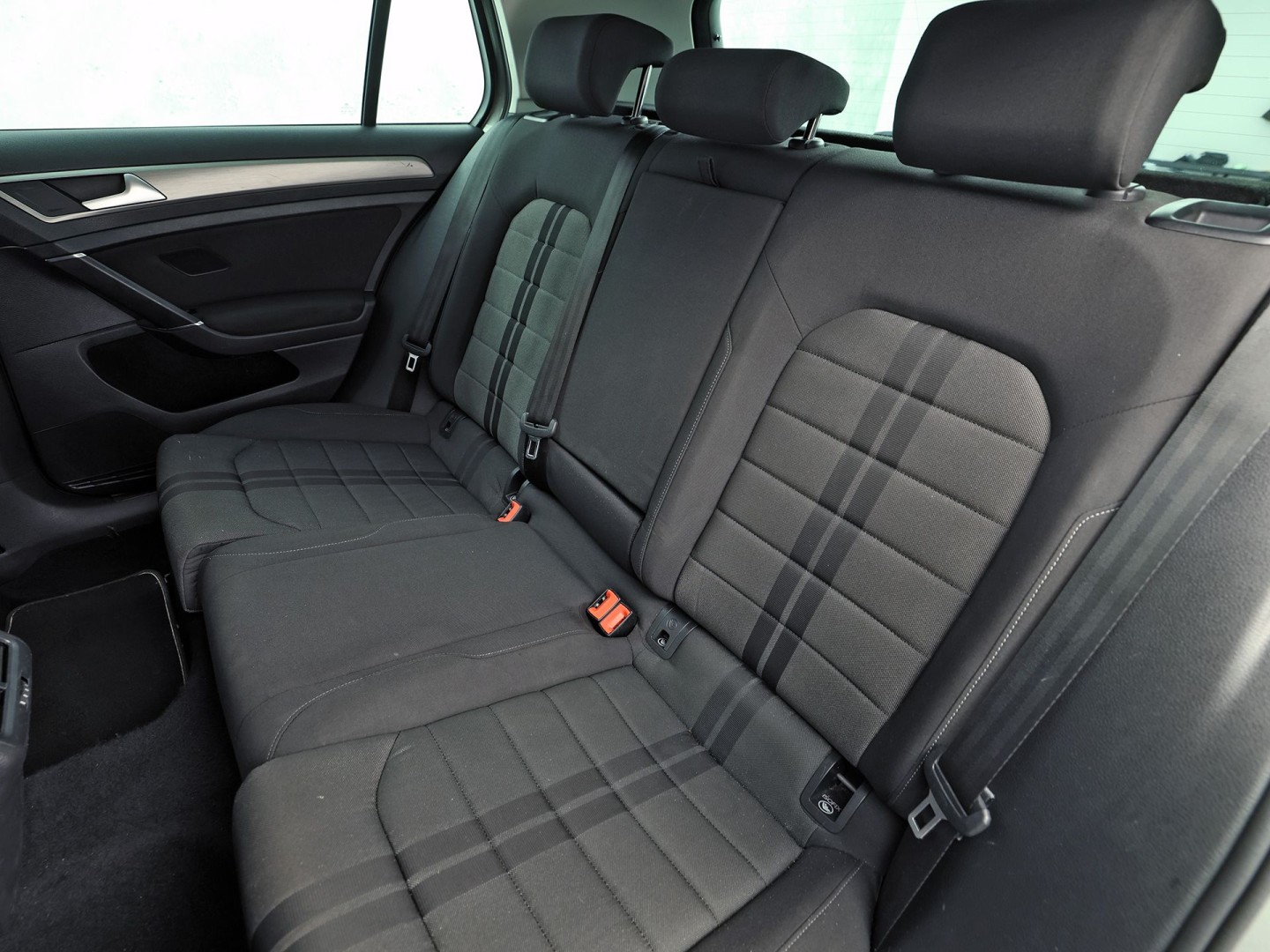 Volkswagen Golf 1.0 TSI Sportline Automaat (APPLE CARPLAY, NAVIGATIE, CAMERA, CLIMATE, SPORTSTOELEN, GETINT GLAS, LM VELGEN, CRUISE, NIEUWSTAAT)