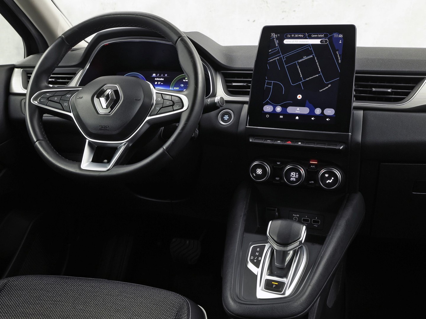 Renault Captur 1.6 E-Tech Plug-in Hybrid 160 Sport 160Pk Automaat (VIRTUAL COCKPIT, APPLE CARPLAY, GROOT NAVI, CAMERA, SPORTSTOELEN, LEDER, GETINT GLAS, LANE ASSIST, NIEUWSTAAT)