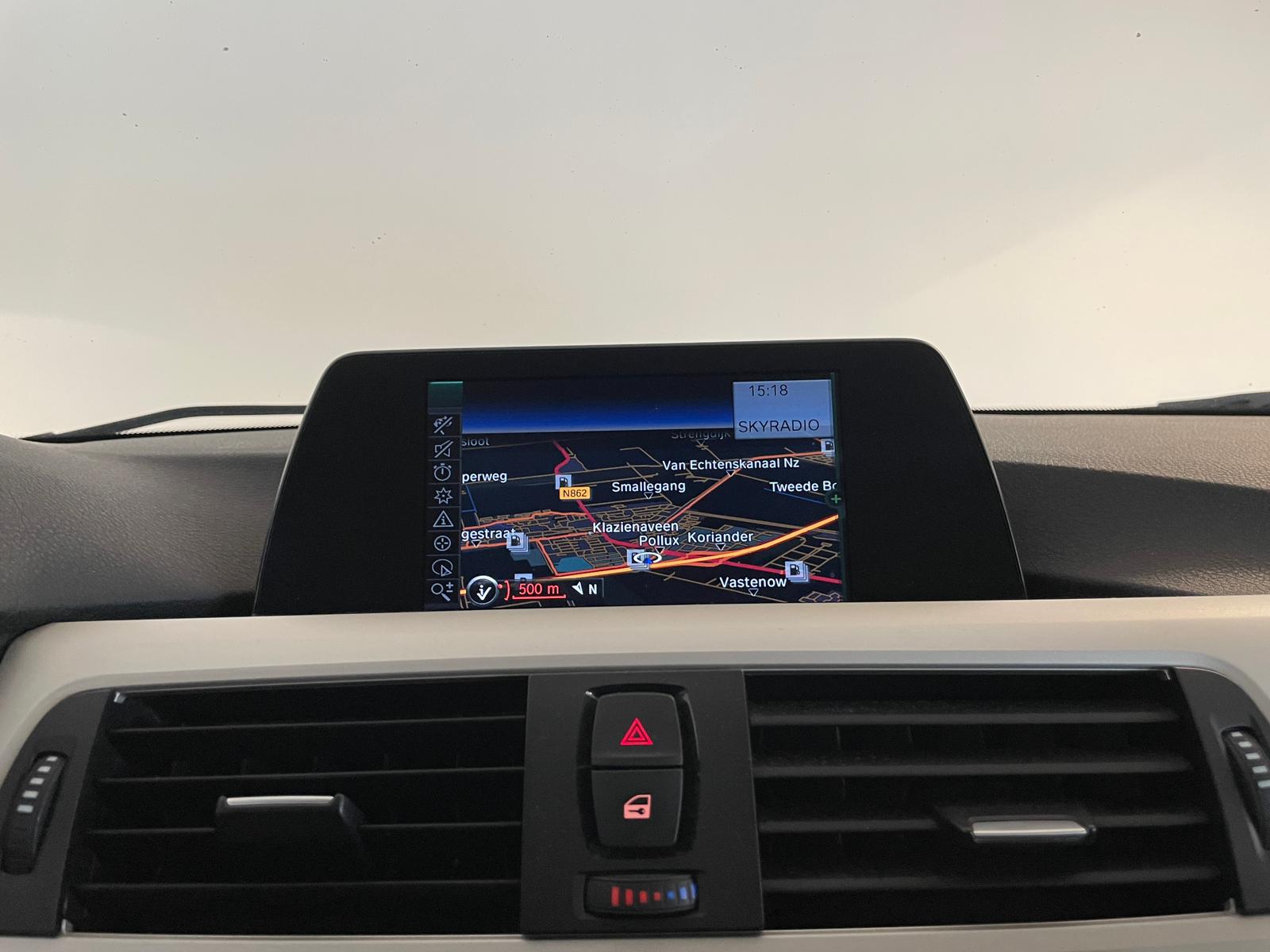 BMW 3-serie Touring 318d xDrive Executive PANORAMADAK AIRCO NAVI CRUISE BLUEOOTH ELEK RAMEN CENT VERG KEURIGE AUTO