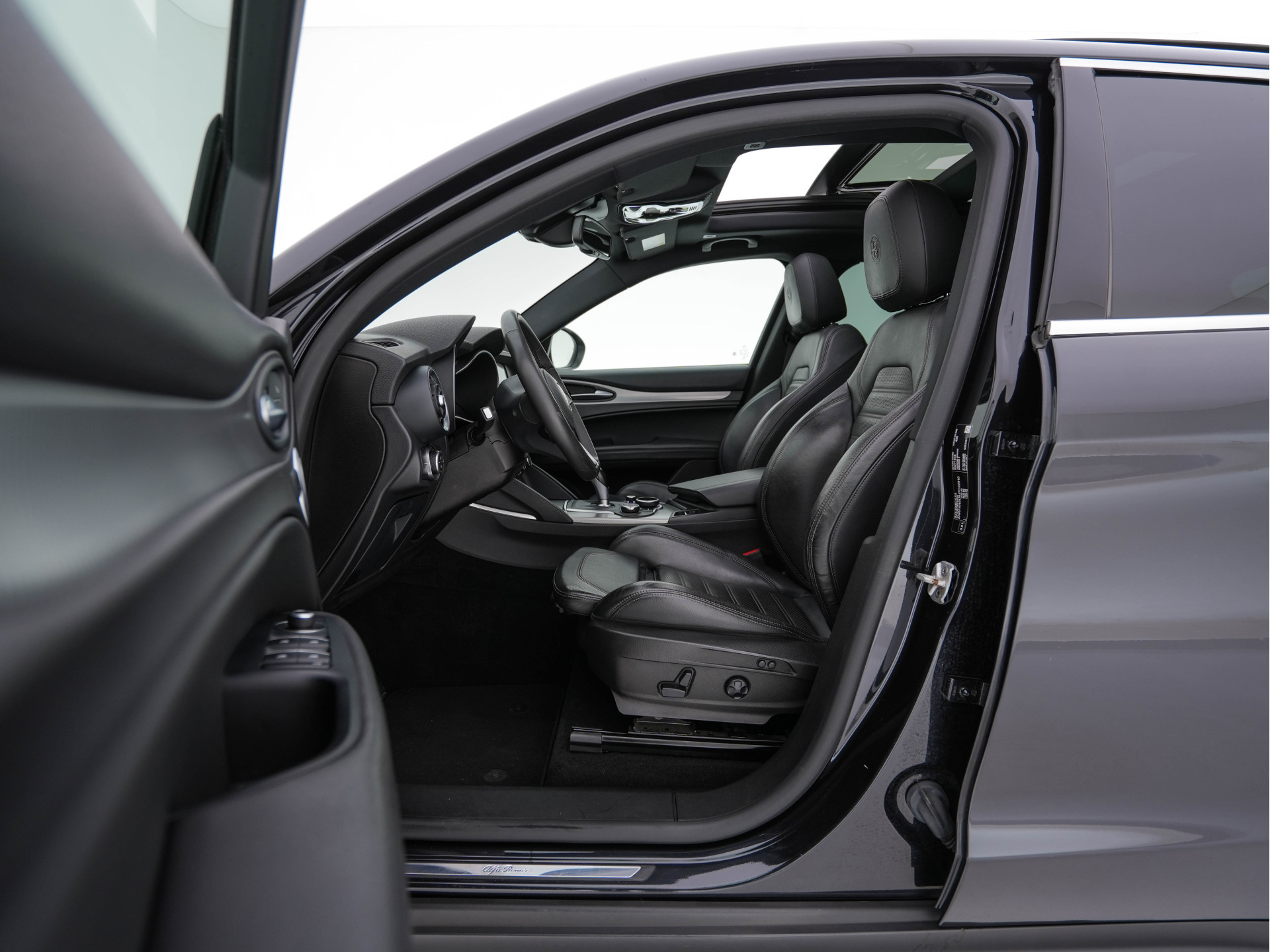 Alfa Romeo Stelvio 2.2d AWD Q4 Super Aut. *PANO | LEATHER | BI-XENON | MEMORY-PACK | HARMAN/KARDON | BLINDSPOT | CAMERA | DAB+ | NAVI-FULLMAP | HEATED-SPORTSEATS | ECC | ADAPTIVE-CRUISE | PDC | PRIVACYGLASS | TOWBAR | 19"ALU*