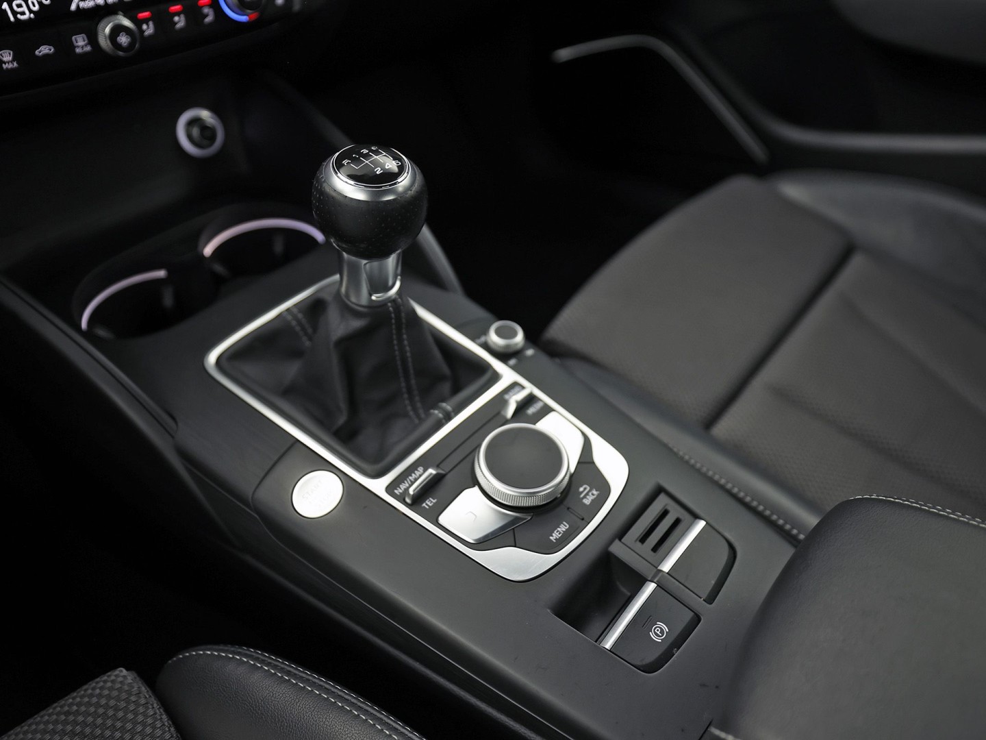 Audi A3 Limousine 1.4 TFSI S-Line Sport 150Pk (2X S-LINE, GROOT NAVI, BANG&OLUFSEN, KEYLESS, AFGEVLAKT STUUR, STOELVERWARMING, PARKEERSENSOREN, SPORTSTOELEN, LM VELGEN, NIEUWE APK)