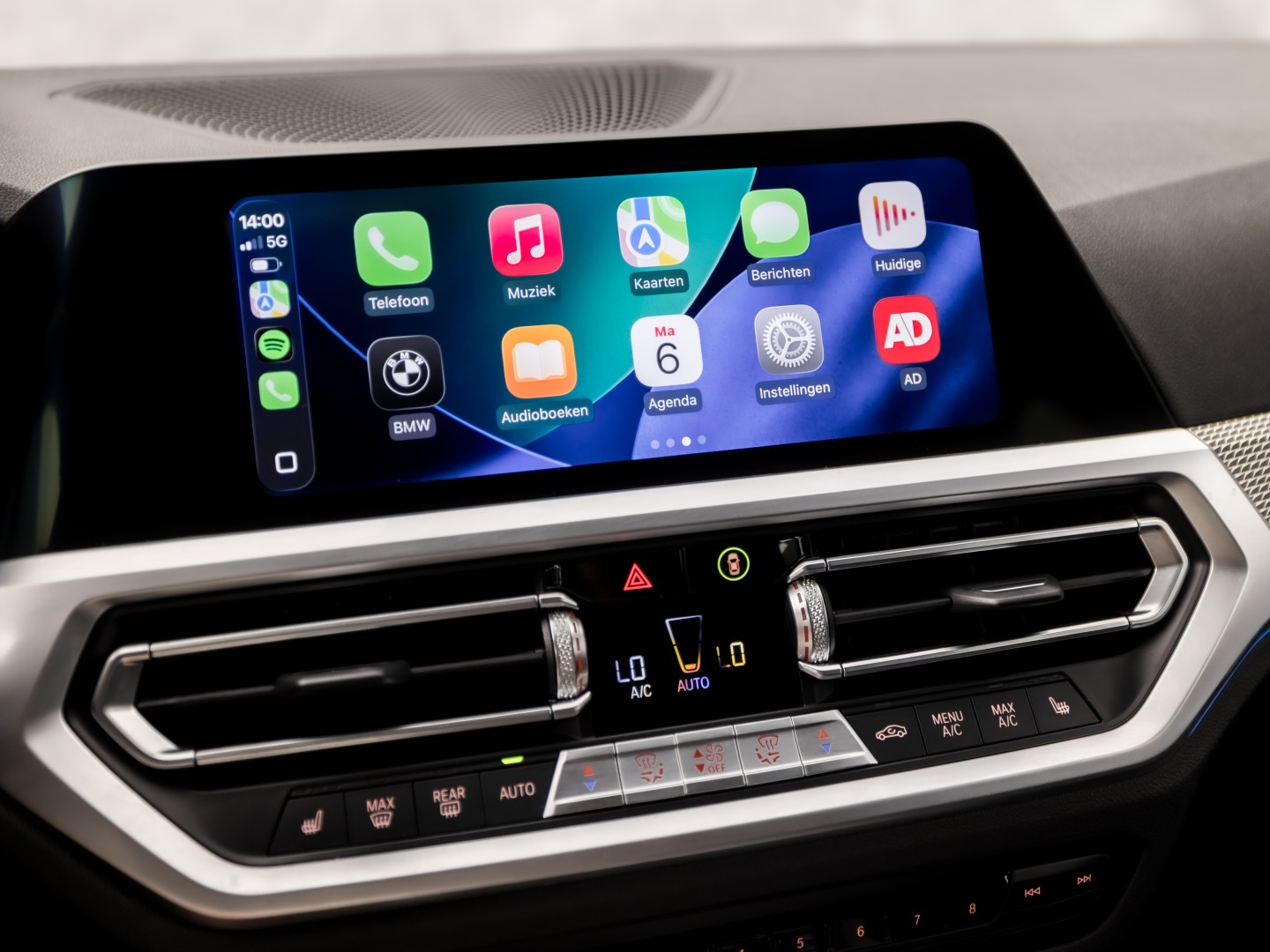 BMW 3 Serie 330e M Sport High Executive 292Pk Automaat (PANORAMADAK, M PAKKET, APPLE CARPLAY, CAMERA, LEDER/ALCANTARA, SFEERVERLICHTING, GETINT GLAS, ELEK ACHTERKLEP, STOELVERWARMING, NIEUWSTAAT)