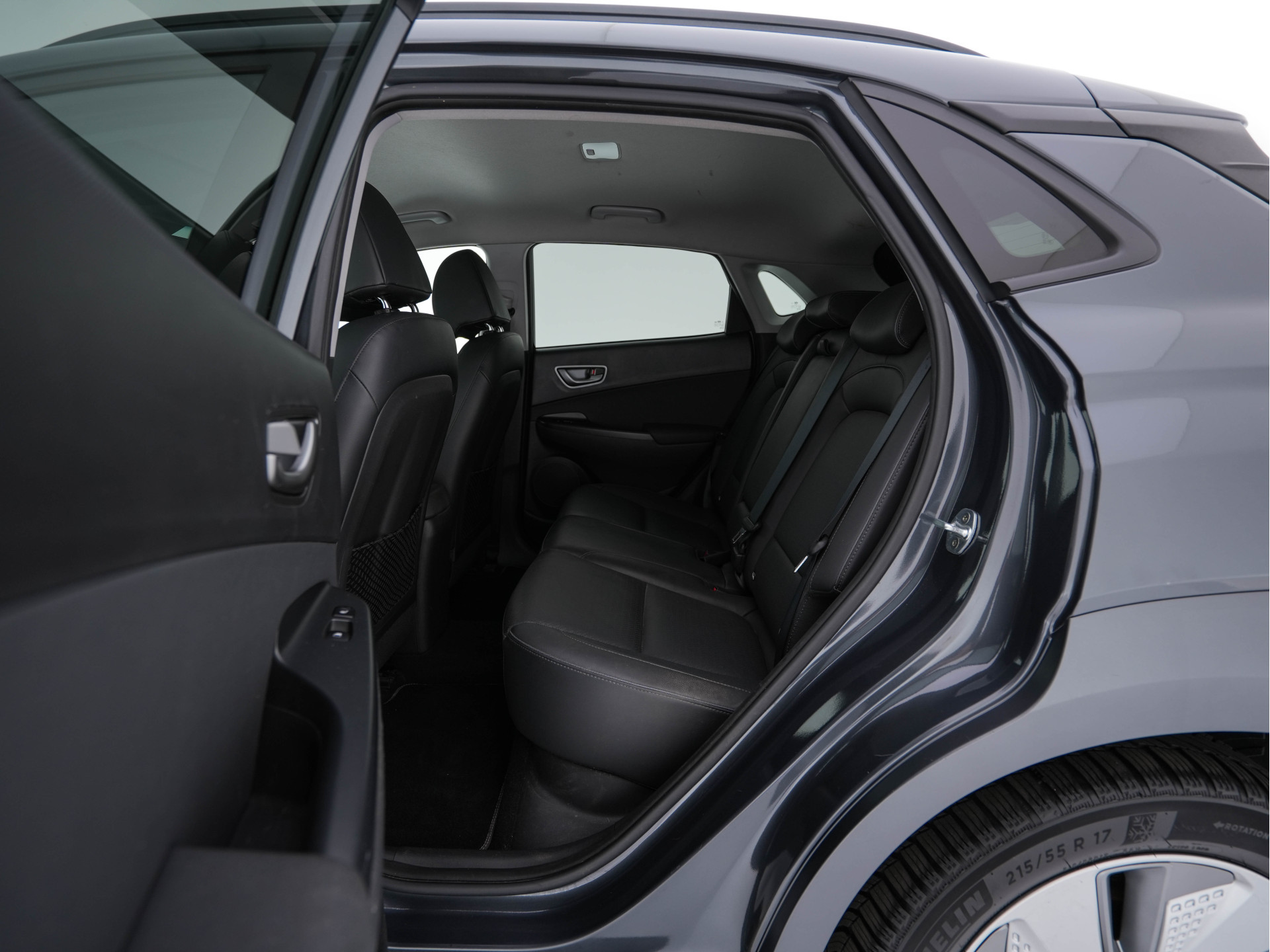 Hyundai Kona EV Premium 64 kWh ( Fase-3 ) { SOH-96%) (INCL-BTW) *AUT | HEAT-PUMP | NAVI-FULLMAP | KEYLESS | CAMERA | DAB | ECC | PDC | ADAPTIVE-CRUISE | CCS-FASTLOADER | LANE-ASSIST | HEATED-COMFORTSEATS | 17''ALU*