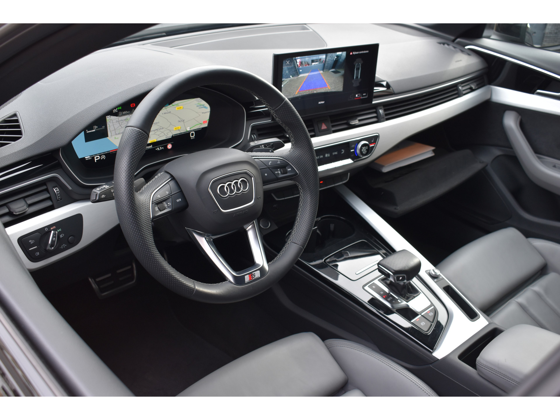 Audi A4 Limousine 35 TFSI S-line 2.0 Mild Hybrid S-line black-line Automaat Leder interieur