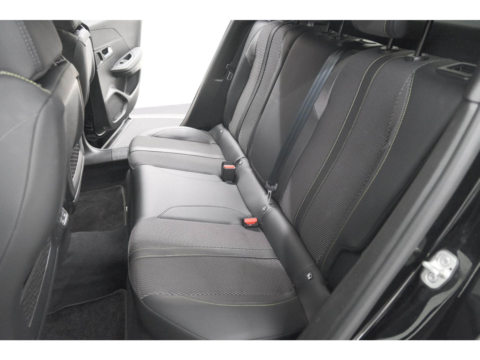 Peugeot 2008 1.2 Hybrid 145 GT | Camera | Apple Carplay | Parkeersensoren