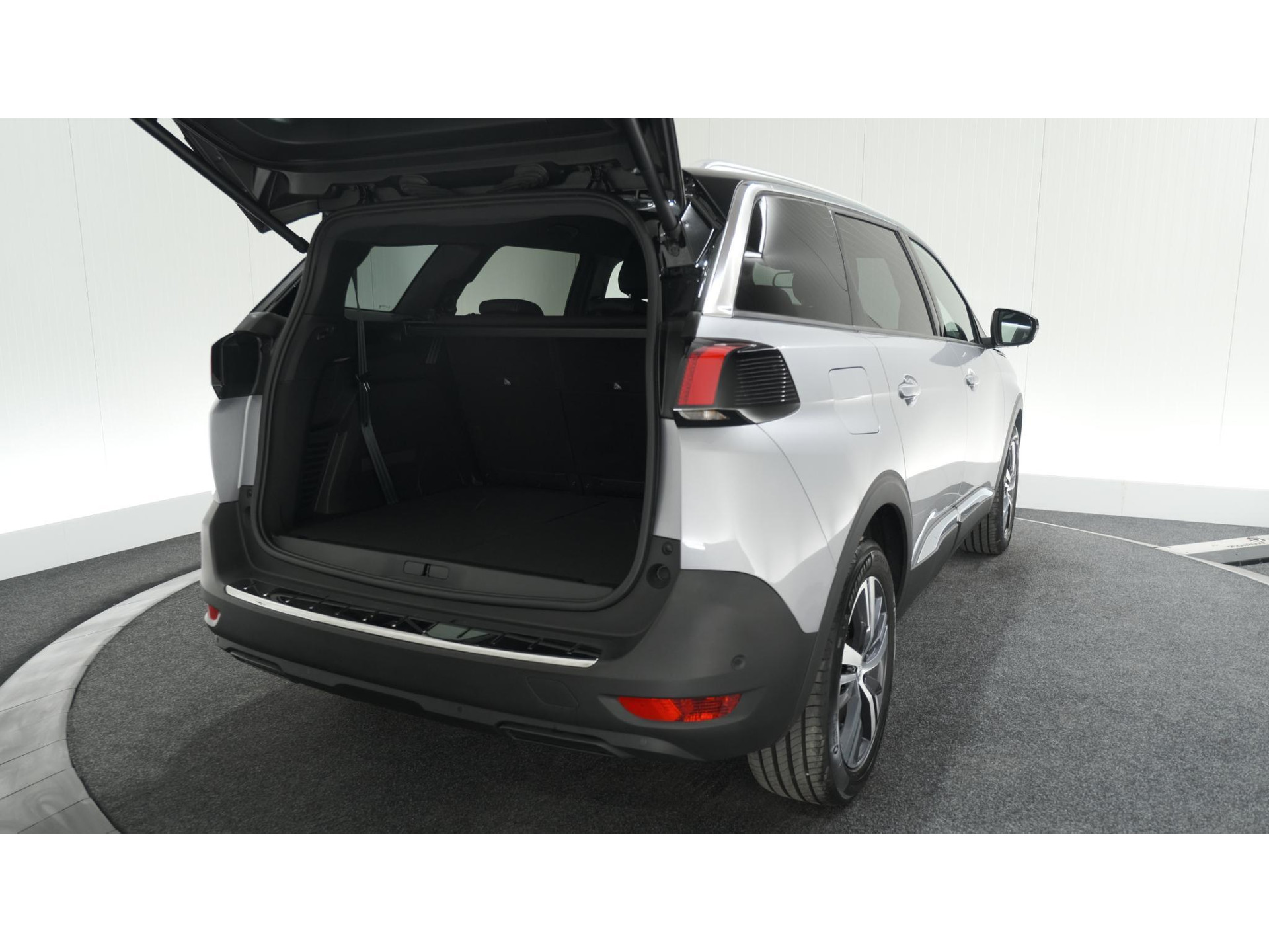 Peugeot 5008 PureTech 130 EAT8 Allure Pack Business | 7 Zitplaatsen | Camera | Dodehoekdetectie | Navigatie | Elektronische Achterklep