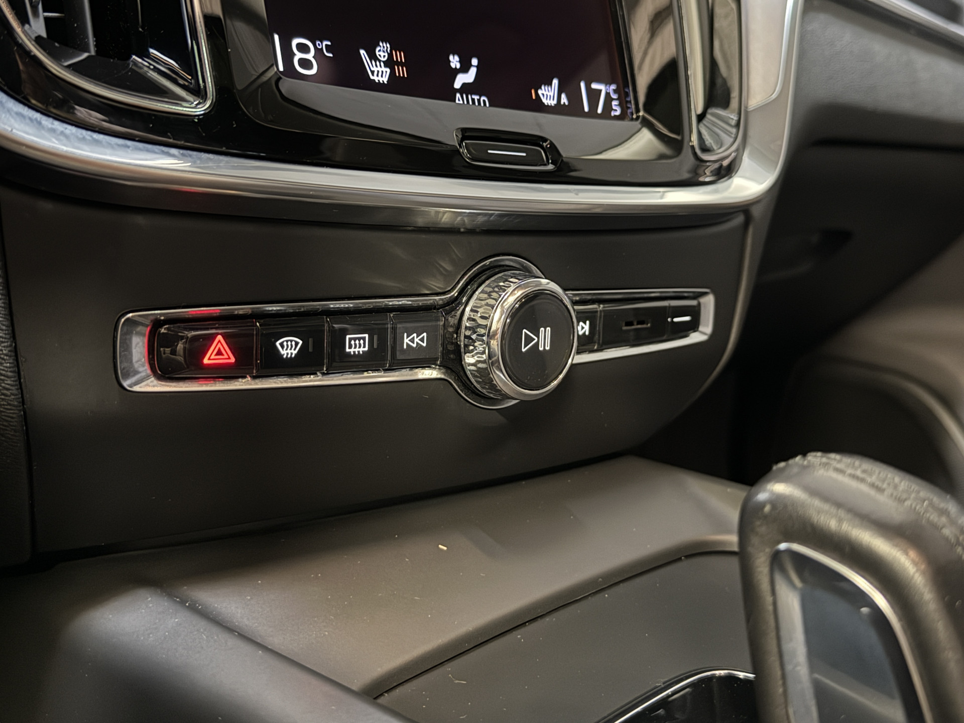 Volvo V60 2.0 B4 Business Pro | R-Design | Stoel/Stuurverwarming | Camera | Navi | Panoramadak