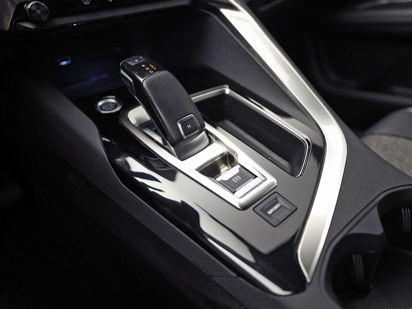 Peugeot 5008 1.2 PureTech GT-Line 7 Persoons Automaat 131Pk (GROOT NAVI, APPLE CARPLAY, 360 CAMERA, SPORTSTOELEN, KEYLESS, VIRTUAL DASHBOARD, LM VELGEN, NIEUWE APK)