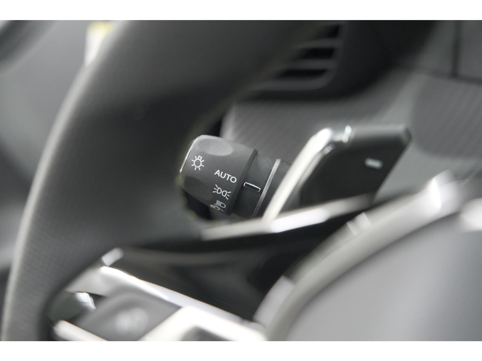 Peugeot 208 Hybrid 136 e-DCS6 GT | 360 Camera | Adaptieve Cruise Control | Dodehoekdetectie | Apple Carplay