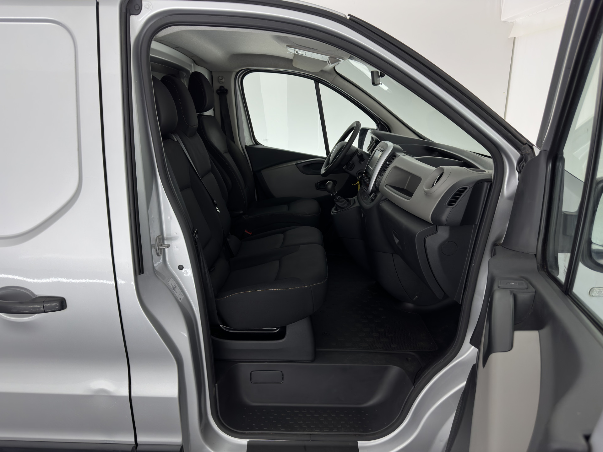 Renault Trafic 1.6 dCi T29 L1H1 Comfort-Pack *NAVI-FULLMAP | AIRCO | CRUISE | 3-PERS | PDC | 1.260 Kg-Cargo-Capacity*