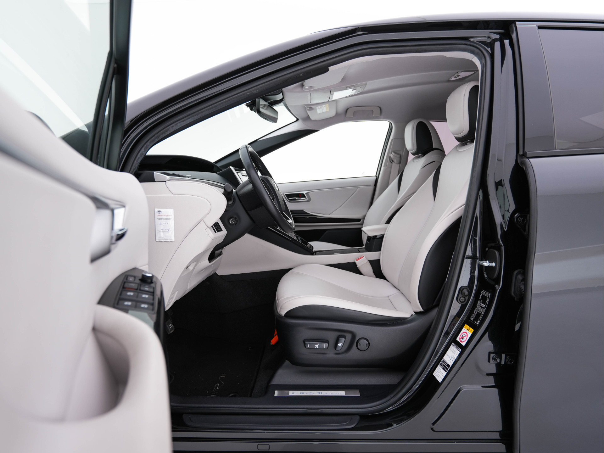 Toyota Mirai FCV Executive [ HYDROGEN ] (INCL-BTW) Aut. *LEATHER | FULL-LED | JBL-SOUND | CAMERA | KEYLESS | MEMORY-PACK | ADAPTIVE-CRUISE | BLIND-SPOT |  DAB | NAVI-FULLMAP | DIGICOCKPIT | COMFORTSEATS | LANE-ASSIST | ...