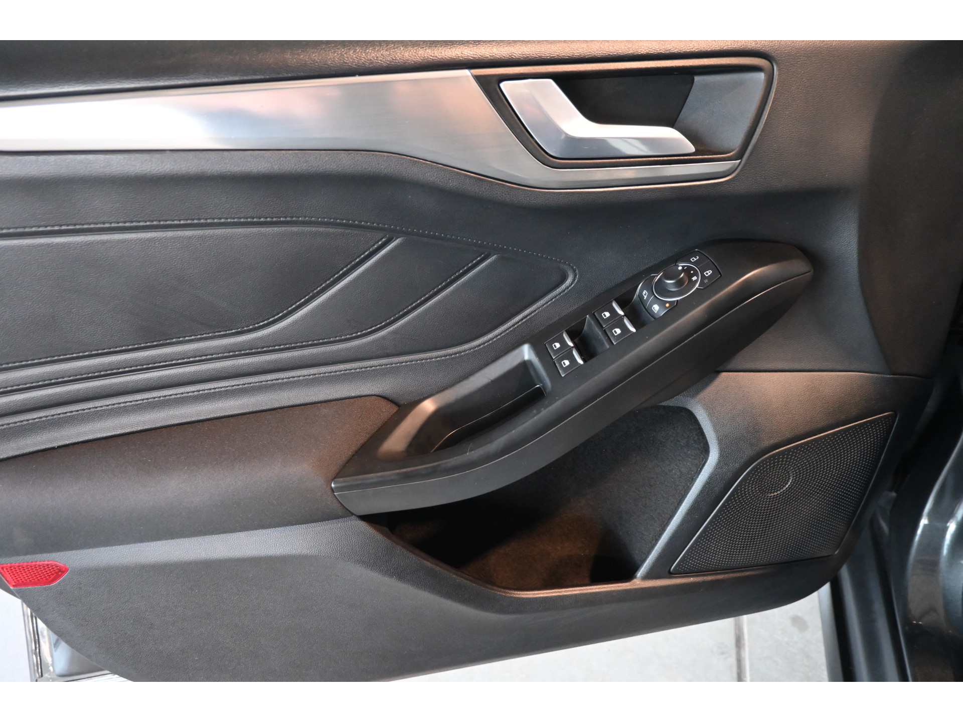 Ford Focus Wagon 1.0 EcoBoost Hybrid Titanium X Nap! Cruise Clima Full LED Trekhaak CarPlay Navigatie Inruil Mogelijk!